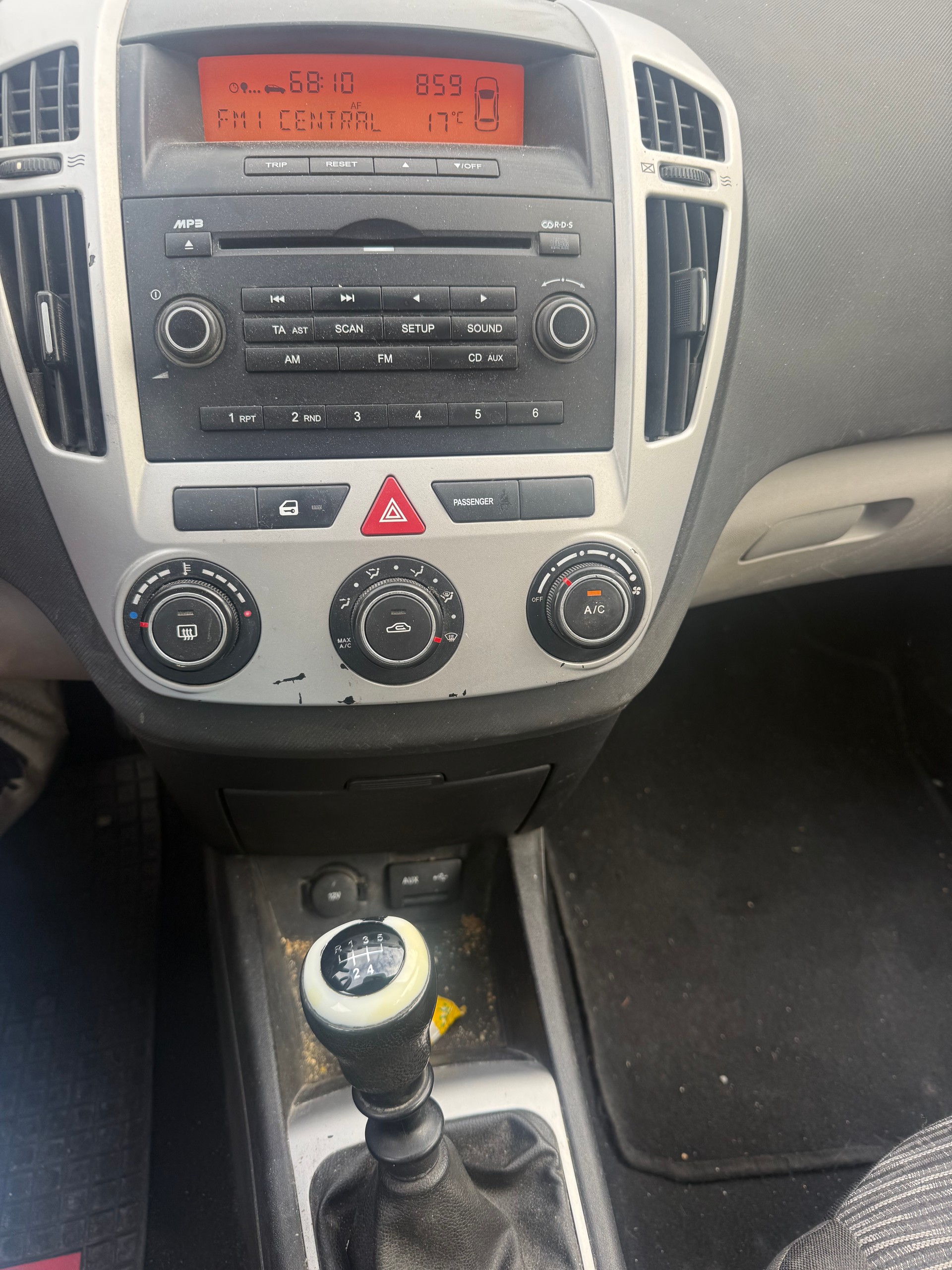 KIA Cee'd Sporty Wagon 1.4 16V Eco-image-6