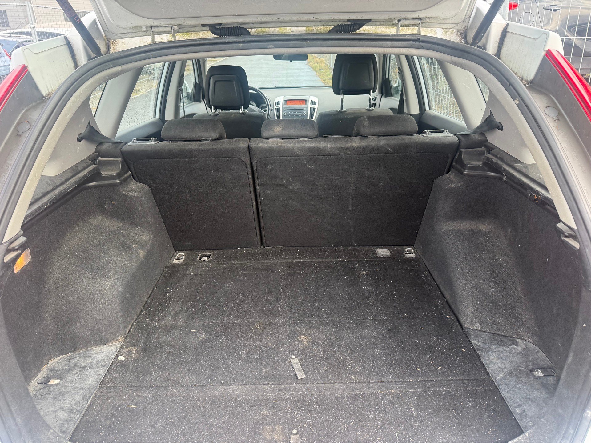 KIA Cee'd Sporty Wagon 1.4 16V Eco-image-8
