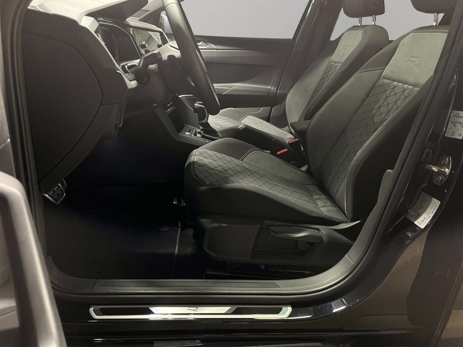 VW Polo 1.0 TSI R-Line DSG-image-12