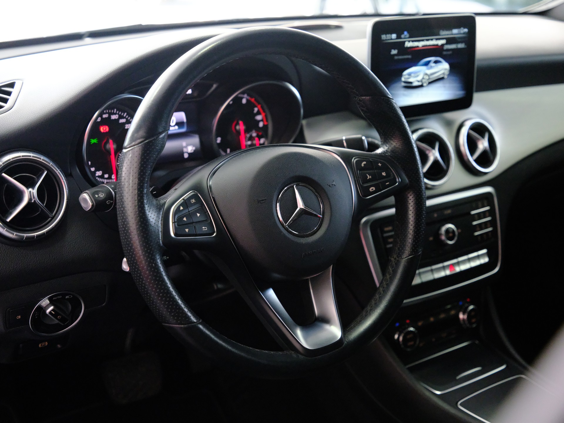MERCEDES-BENZ CLA 220 4Matic 7G-DCT *RÜCKFAHRKAMERA* *SITZHEIZUNG*-image-13