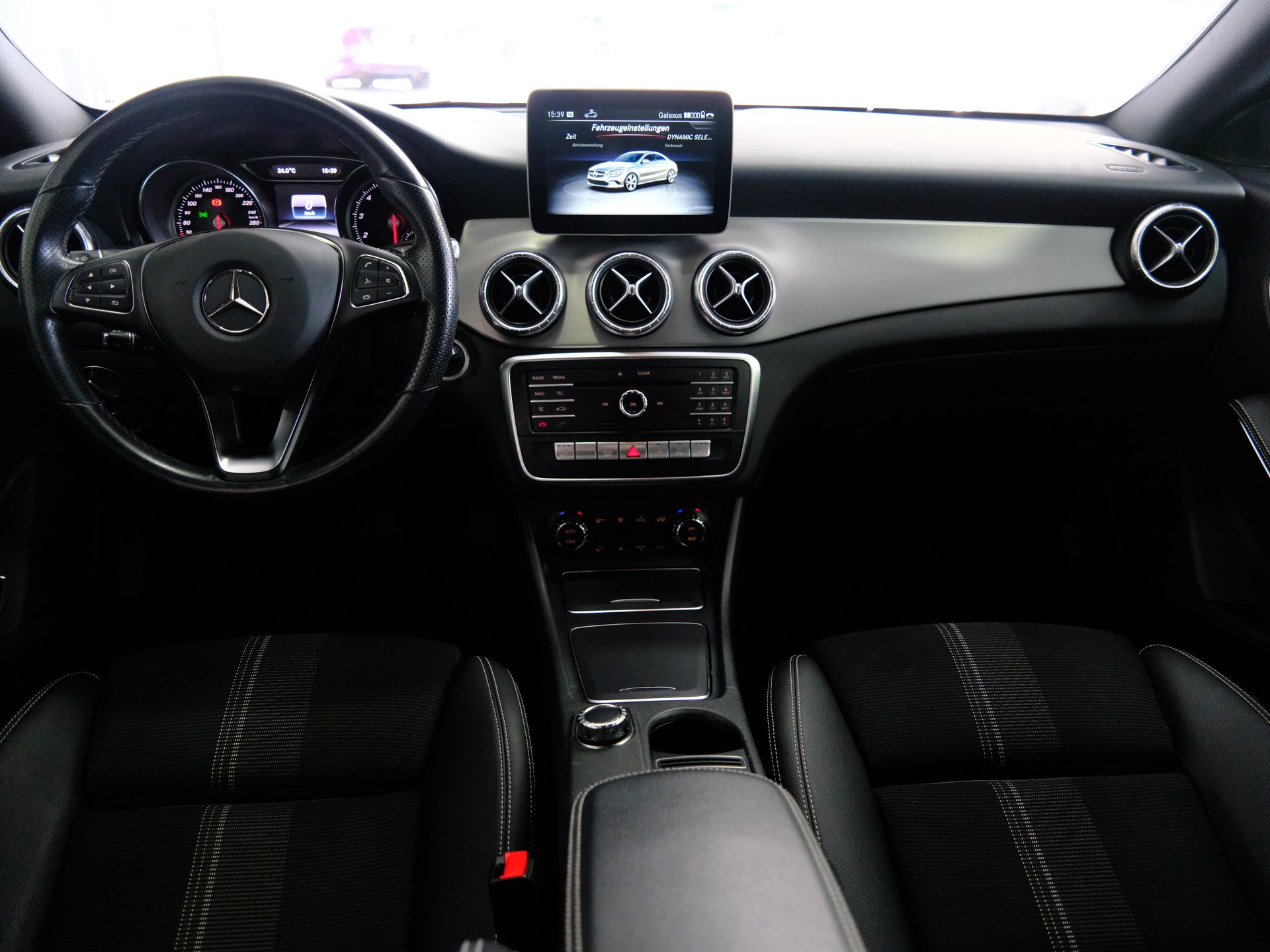 MERCEDES-BENZ CLA 220 4Matic 7G-DCT *RÜCKFAHRKAMERA* *SITZHEIZUNG*-image-20