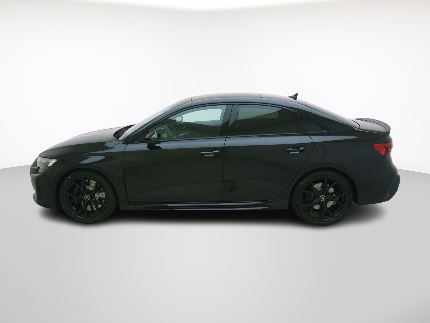 AUDI RS3 Limousine 2.5 TFSI quattro S-Tronic-image-1