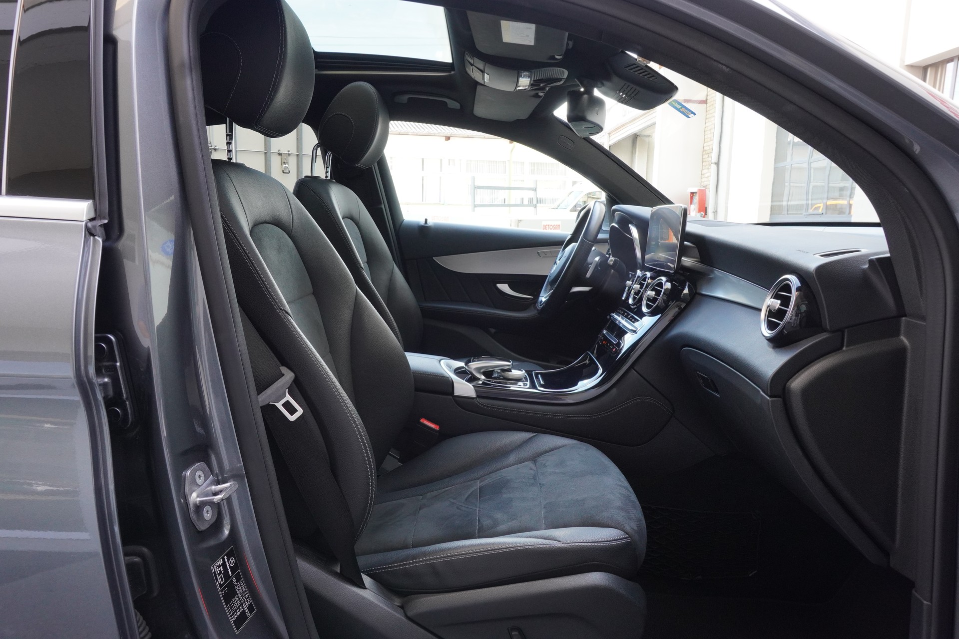 MERCEDES-BENZ GLC Coupé 250 AMG Line 4Matic 9G-Tronic-image-13