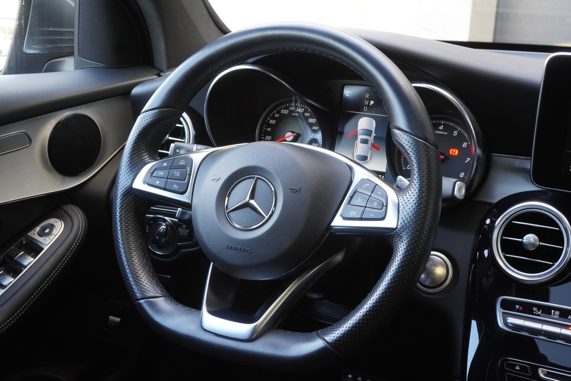 MERCEDES-BENZ GLC Coupé 250 AMG Line 4Matic 9G-Tronic-image-9