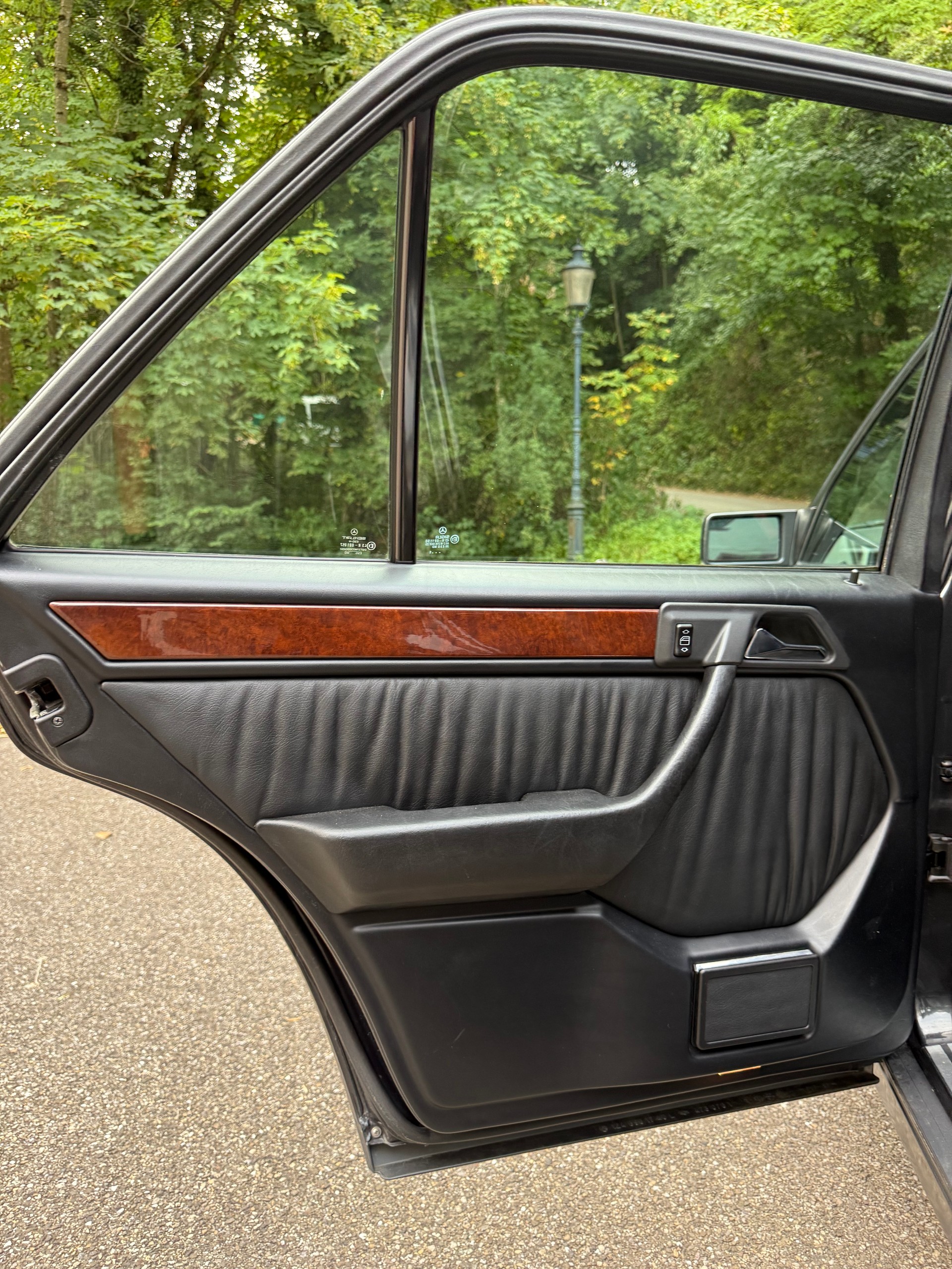 MERCEDES-BENZ 500 E Automatic-image-13