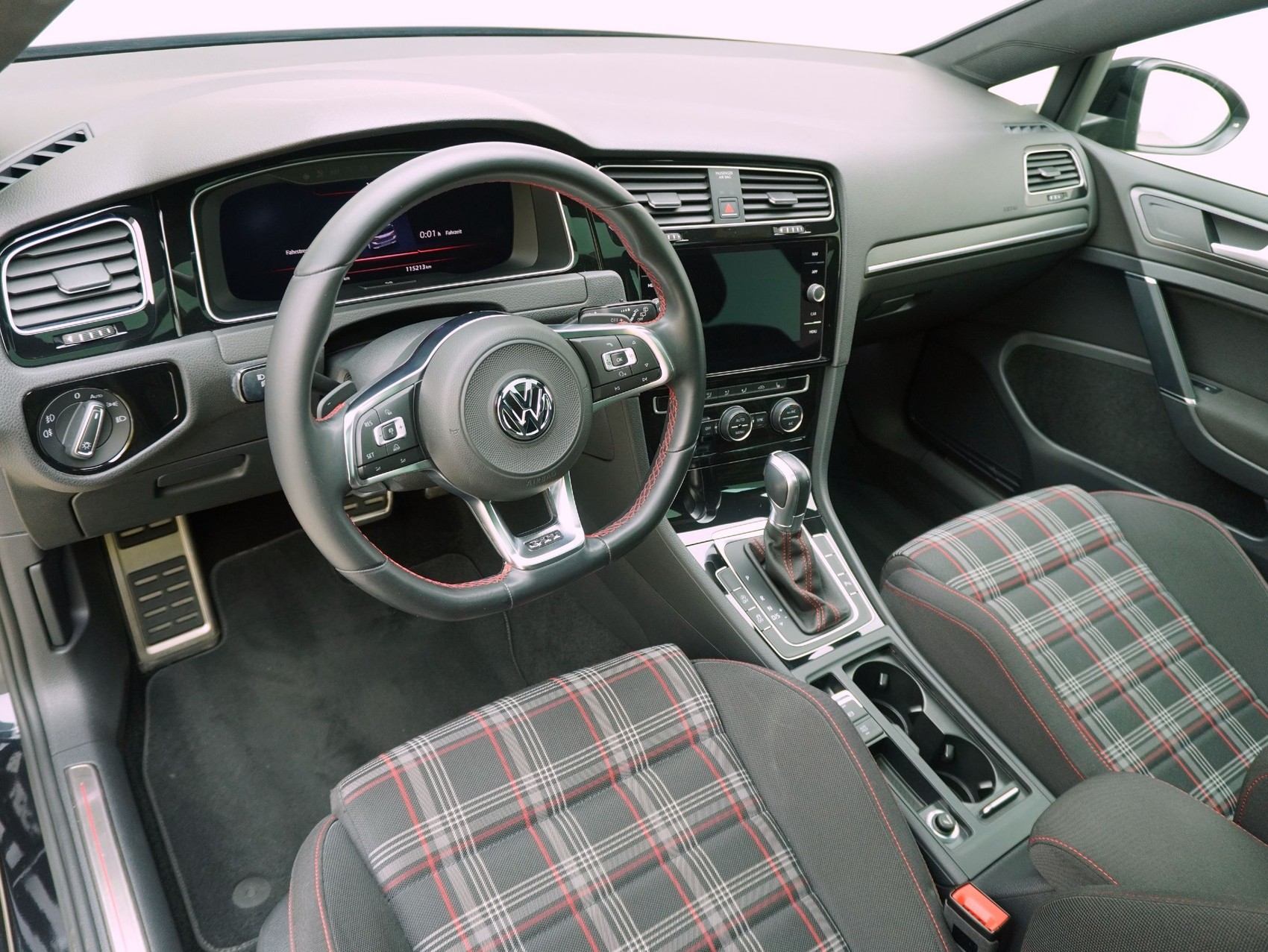 VW Golf 2.0 TSI 230 GTI DSG-image-10