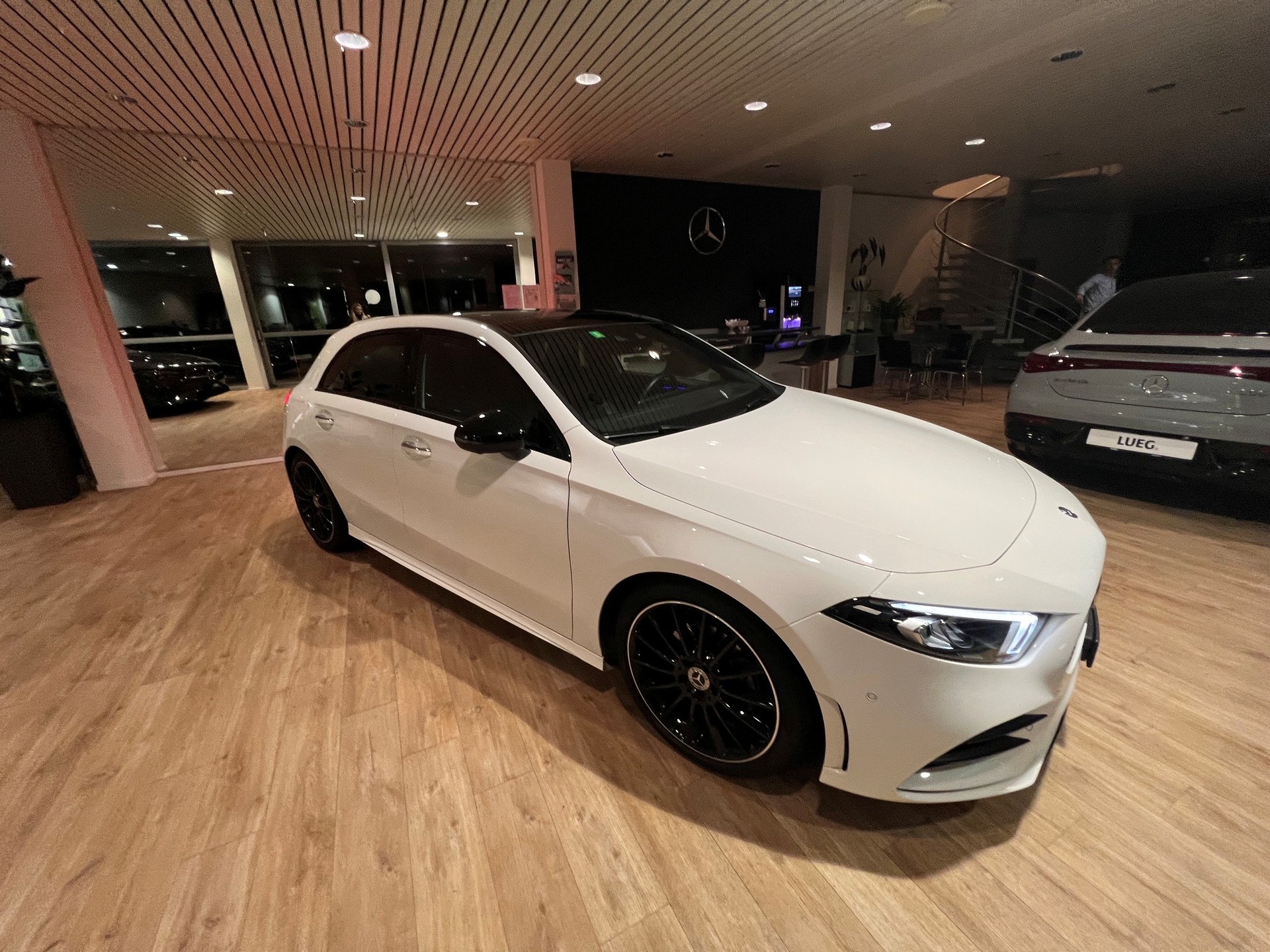 MERCEDES-BENZ A 200 AMG Line-image-2
