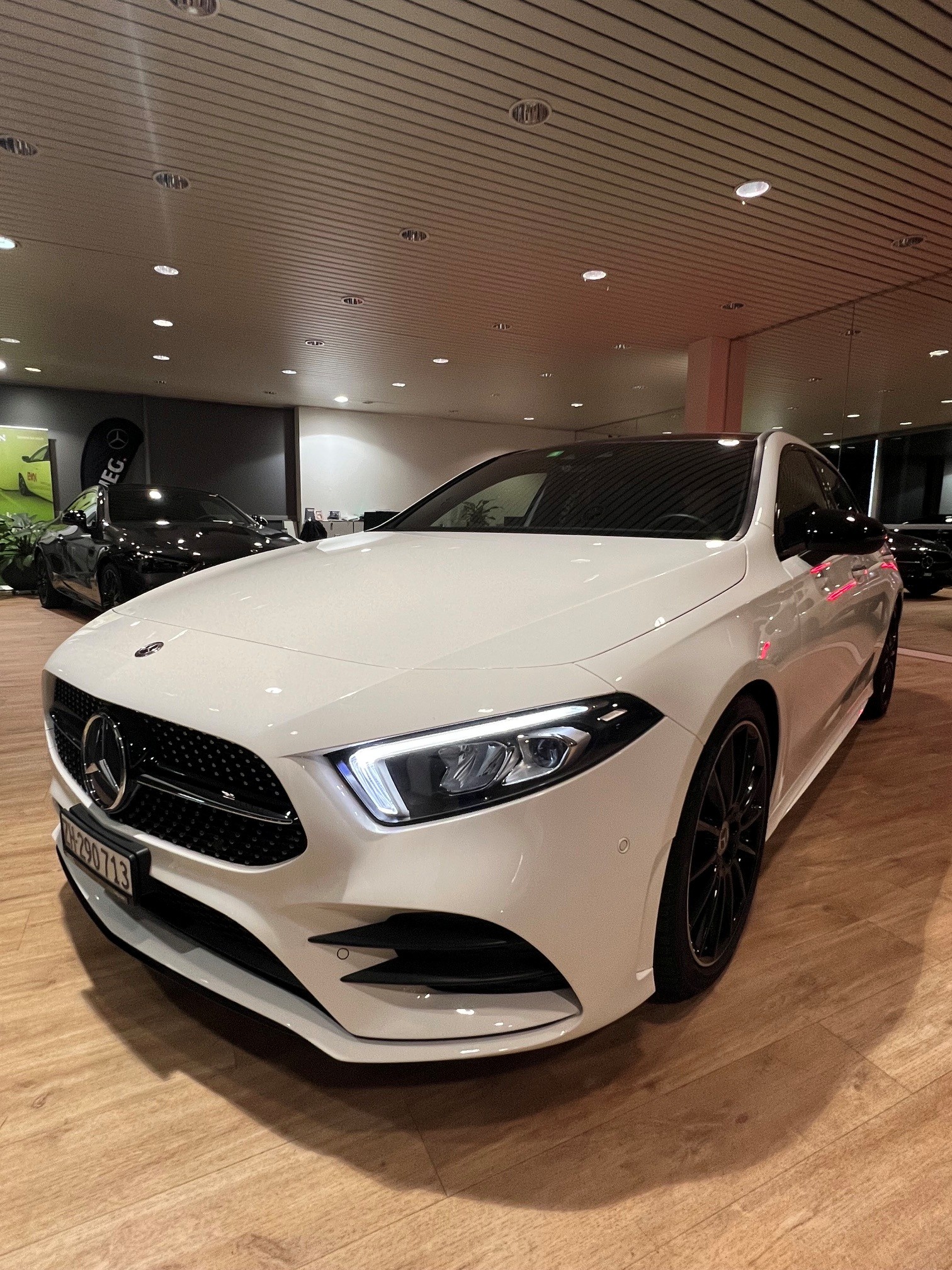 MERCEDES-BENZ A 200 AMG Line-image-0