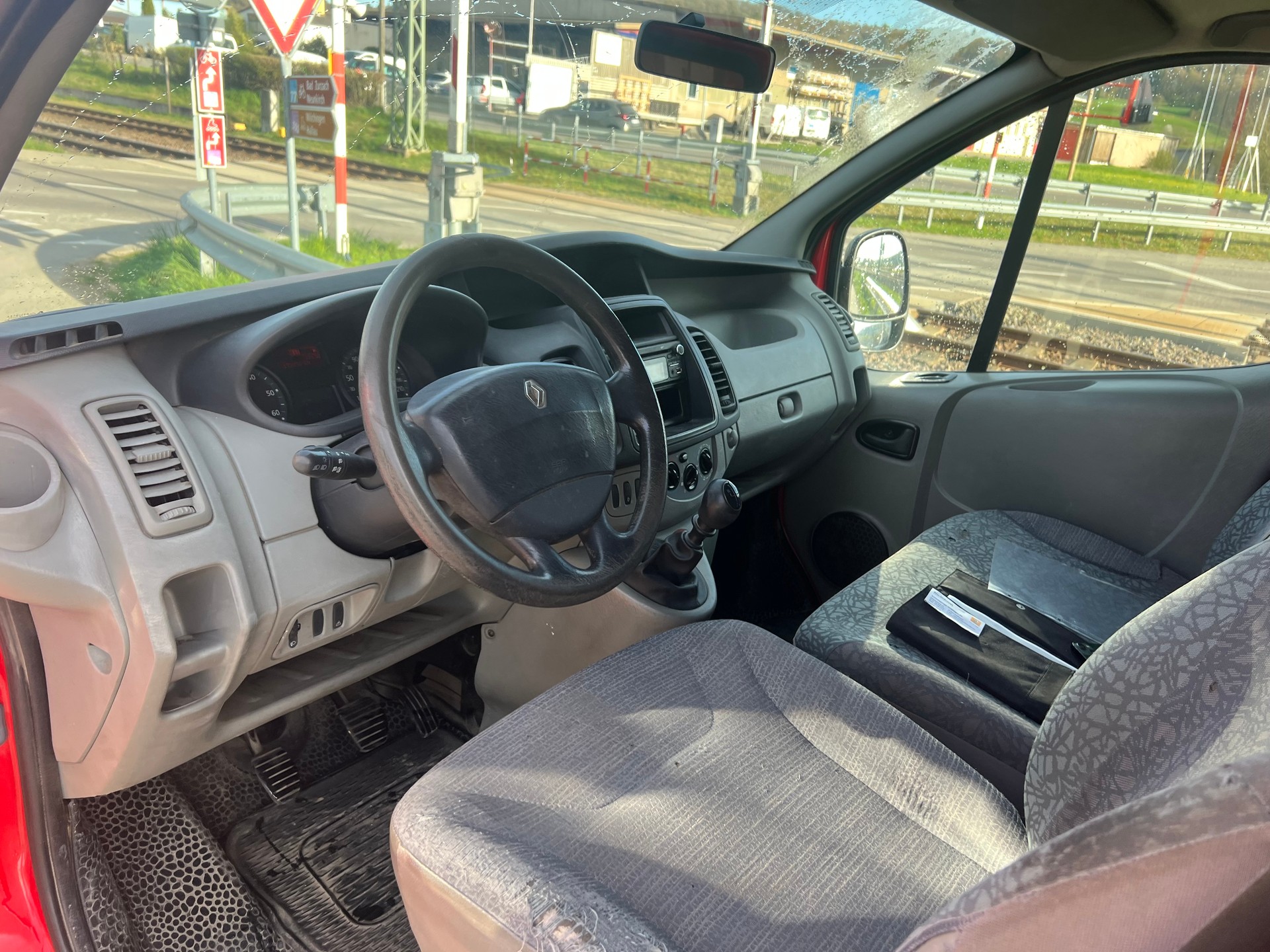 RENAULT Trafic 2.0 dCi 115 2.9t L1H1-image-8