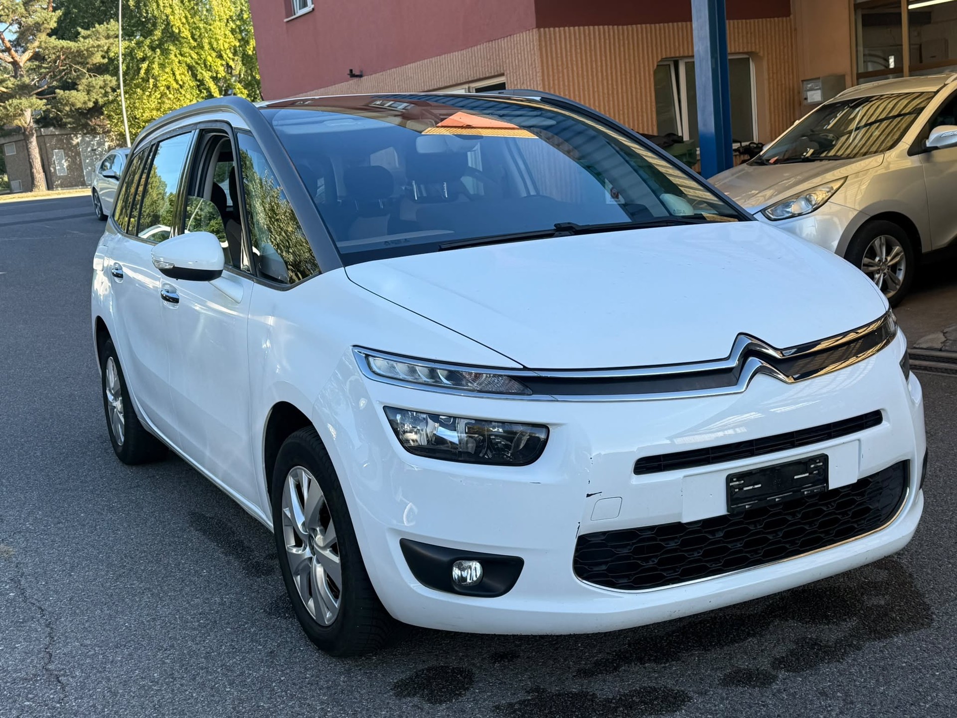CITROEN Grand C4 Picasso 1.6i 16V e-THP Séduction-image-2