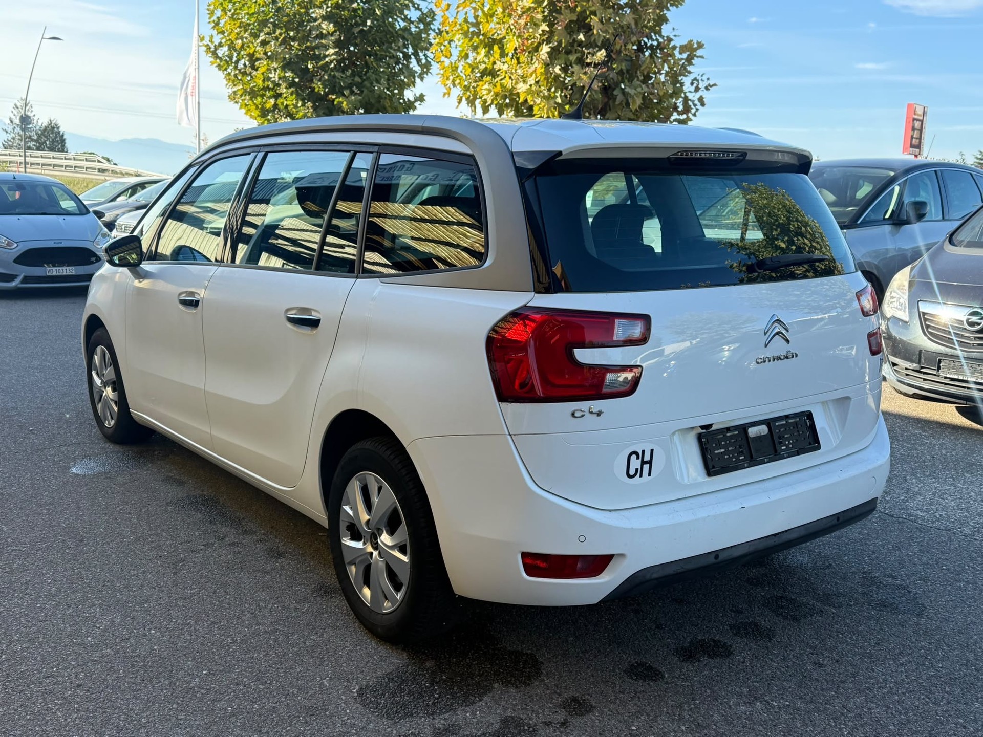 CITROEN Grand C4 Picasso 1.6i 16V e-THP Séduction-image-5