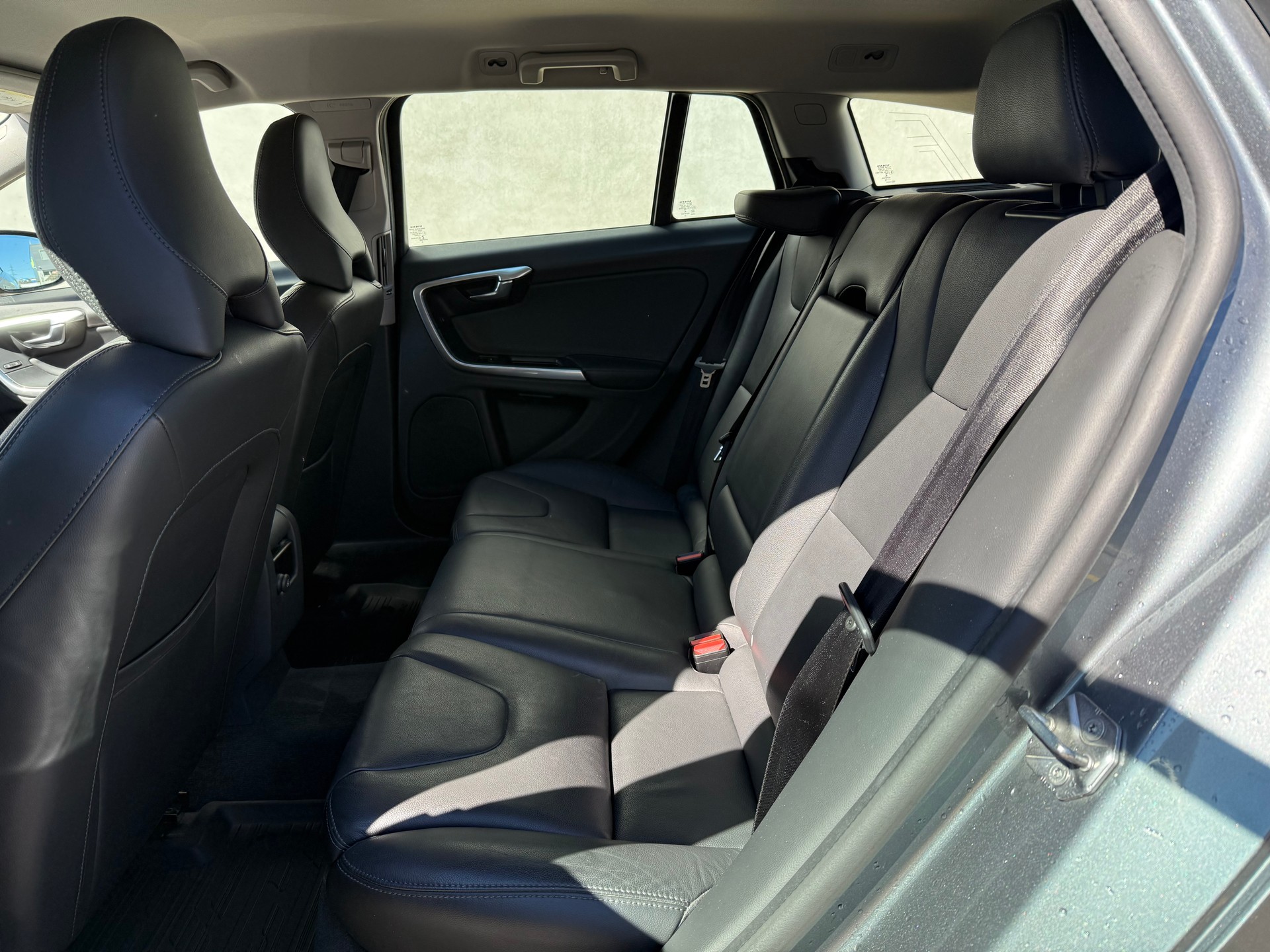 VOLVO V60 Cross Country D4 AWD Momentum Geartronic(M)-image-7