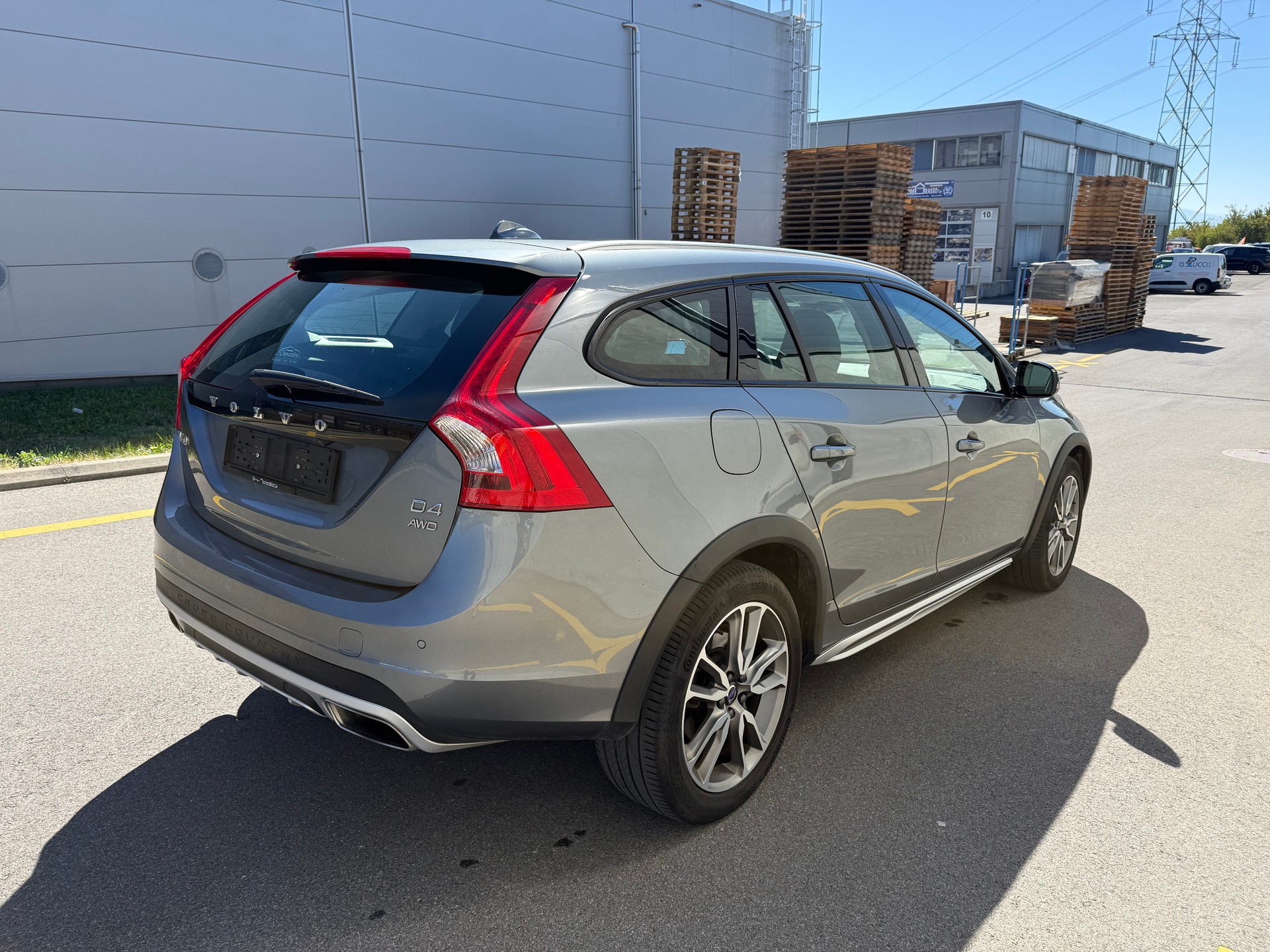 VOLVO V60 Cross Country D4 AWD Momentum Geartronic(M)-image-3