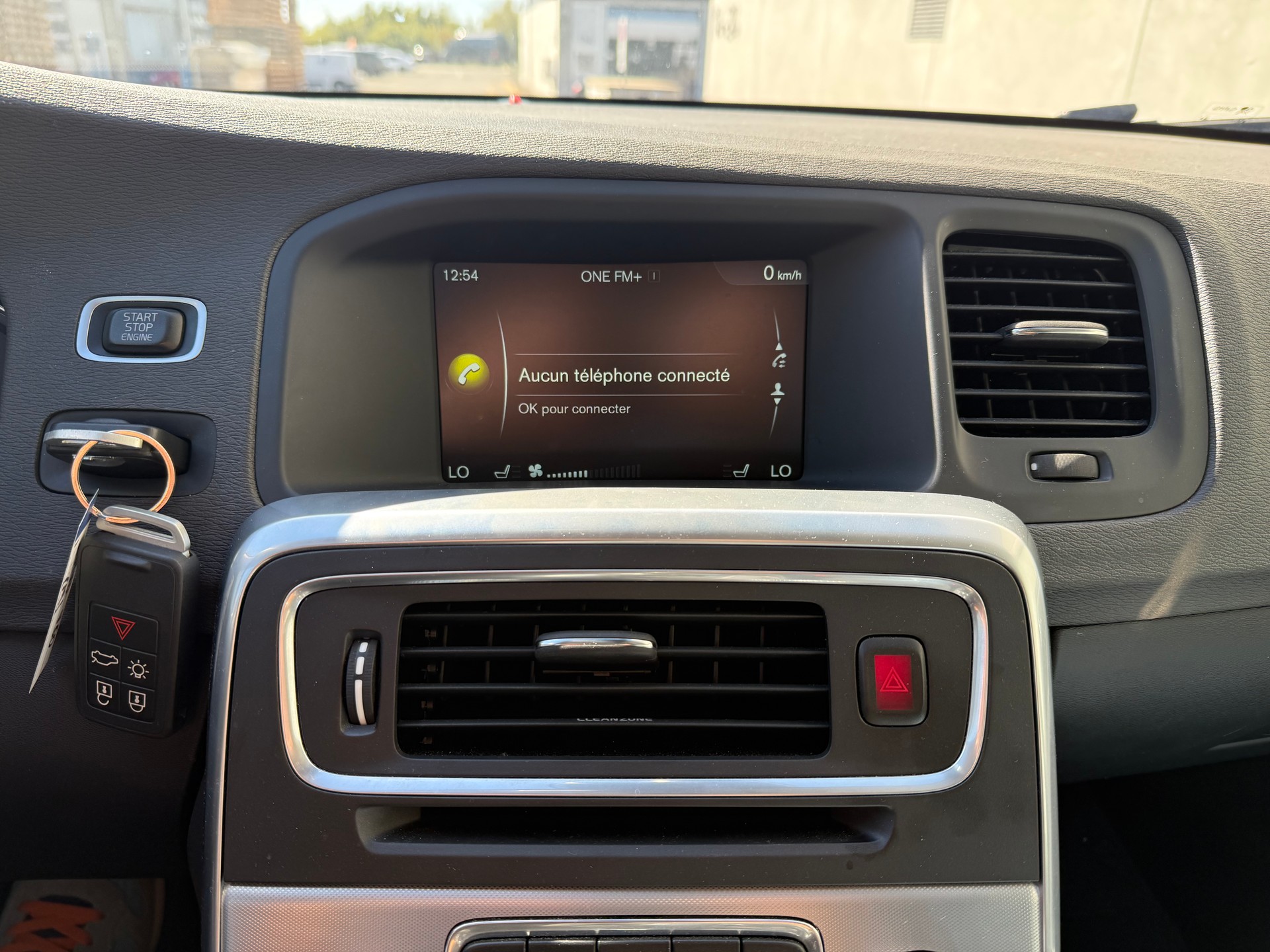 VOLVO V60 Cross Country D4 AWD Momentum Geartronic(M)-image-10
