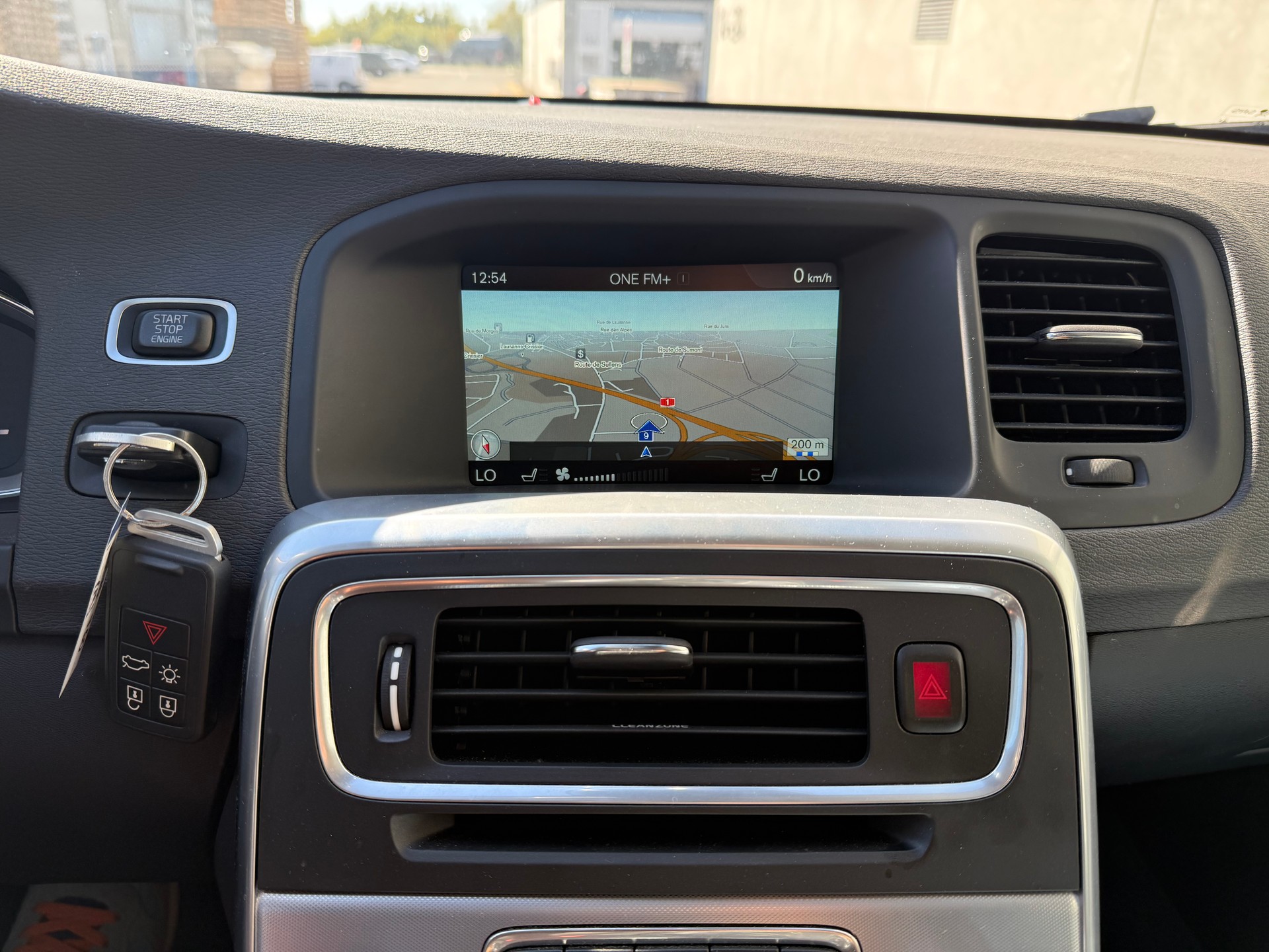 VOLVO V60 Cross Country D4 AWD Momentum Geartronic(M)-image-11