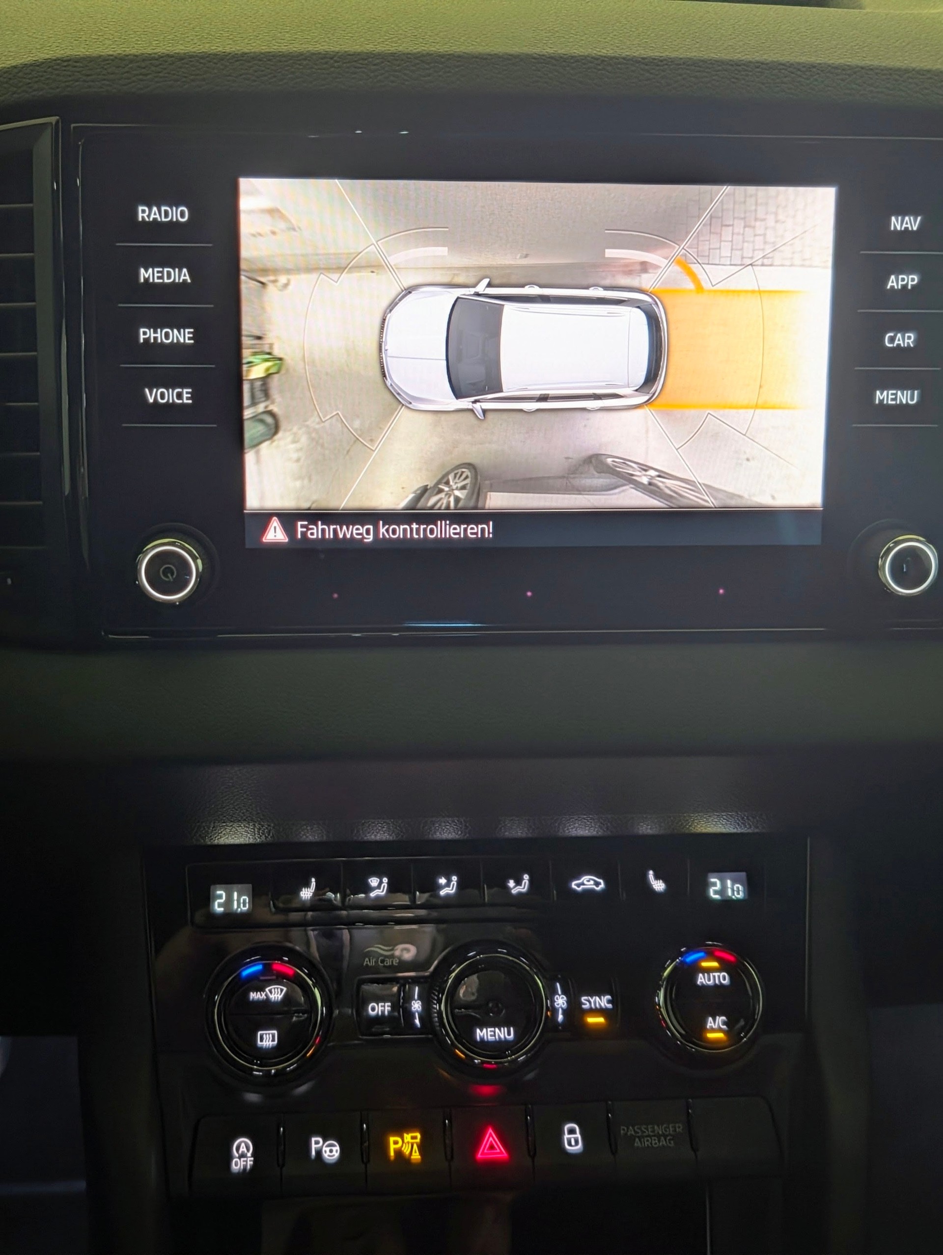 SKODA 2.0 TSI SportLine 4x4 DSG-image-9