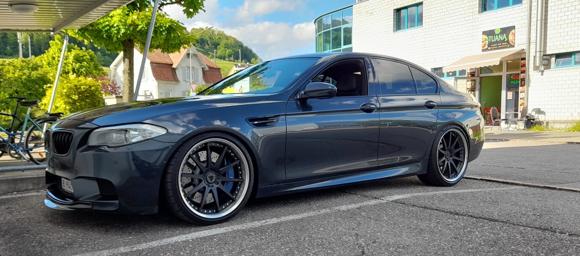 BMW M5-image-2