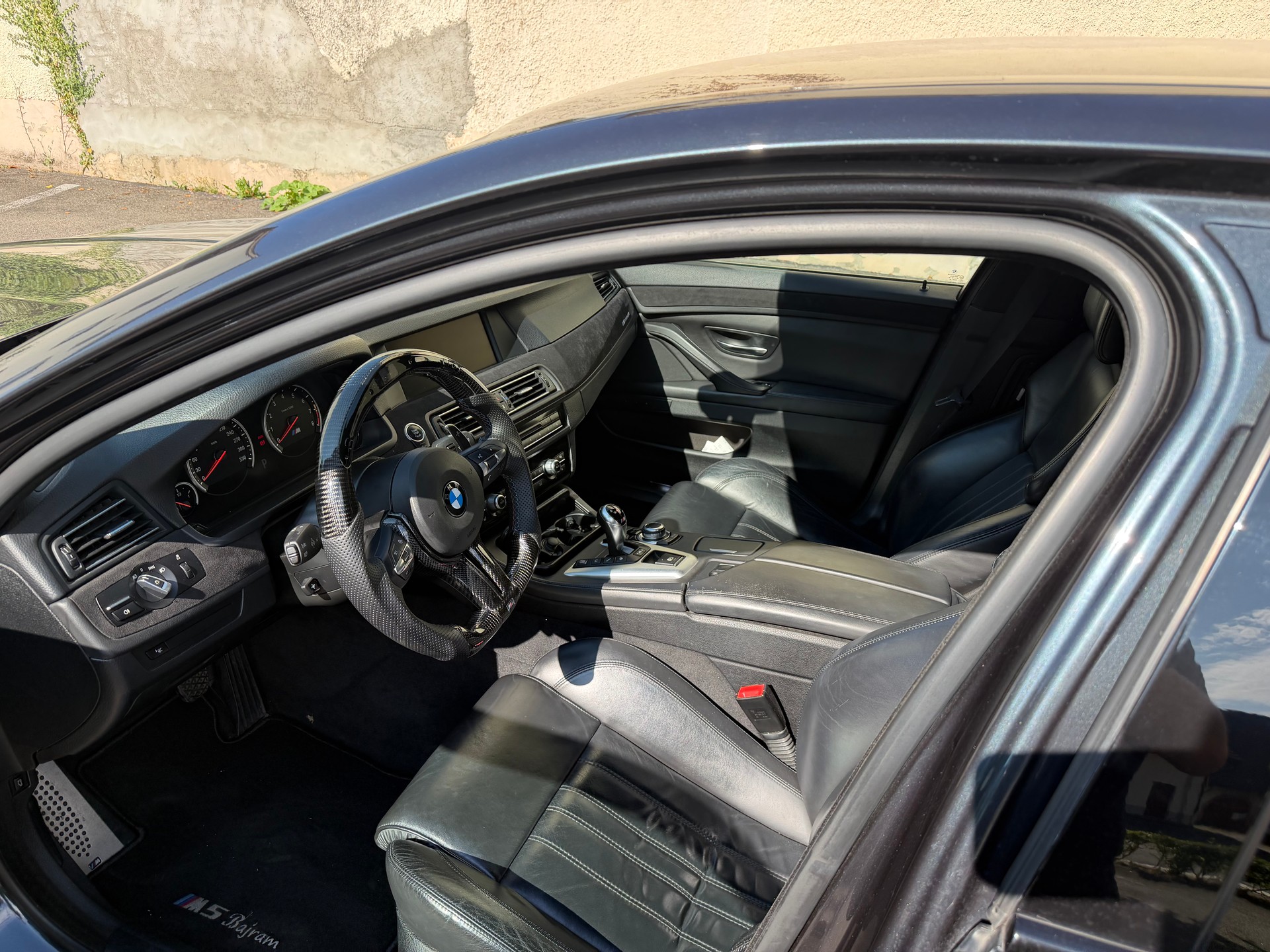 BMW M5-image-9