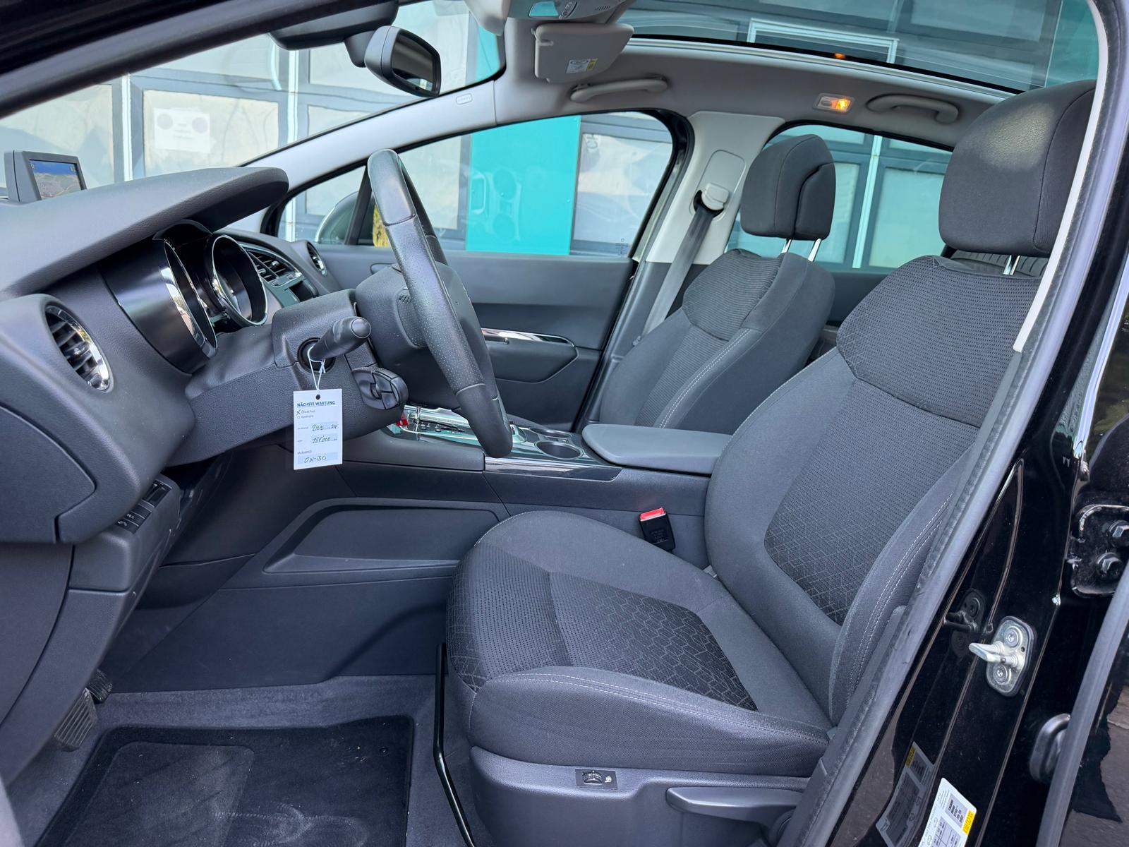PEUGEOT 3008 2.0 HDI Style Tiptronic-image-11