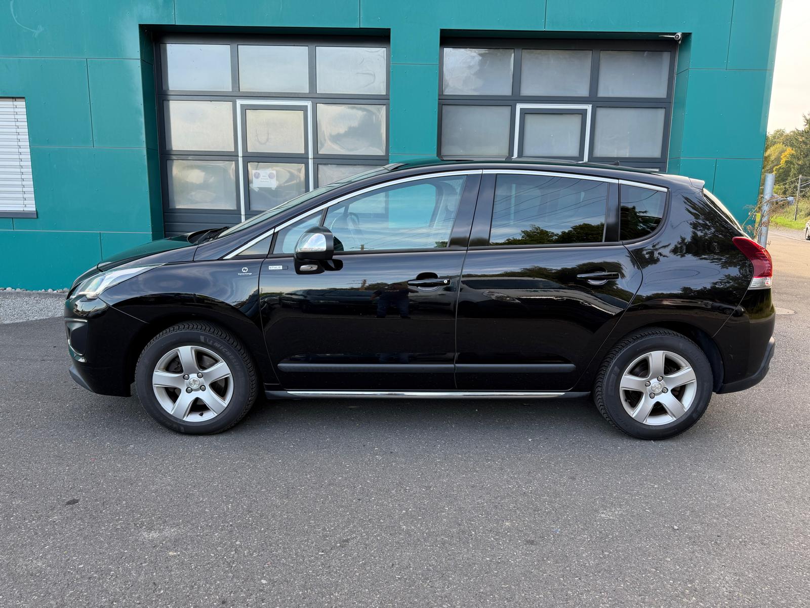 PEUGEOT 3008 2.0 HDI Style Tiptronic-image-14