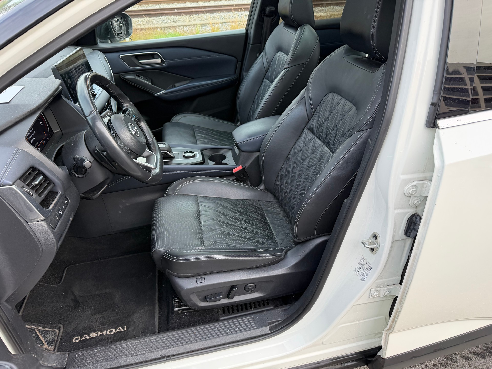 NISSAN Qashqai 1.3 DIG-T MHEV Tekna Xtronic 4x4-image-9