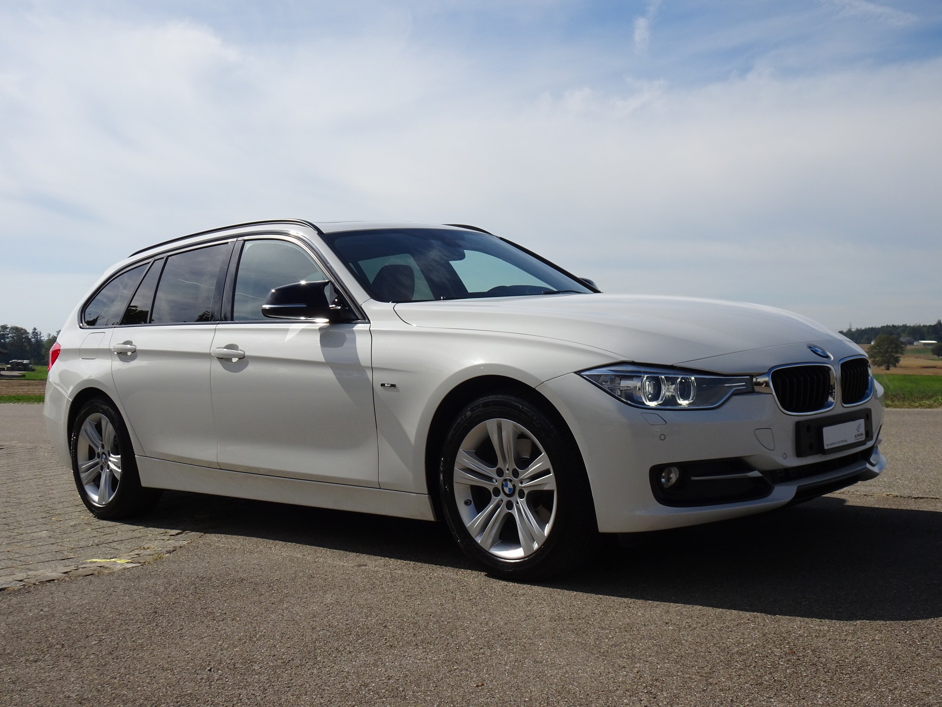 BMW 320d xDrive Touring Sport Line Steptronic-image-5