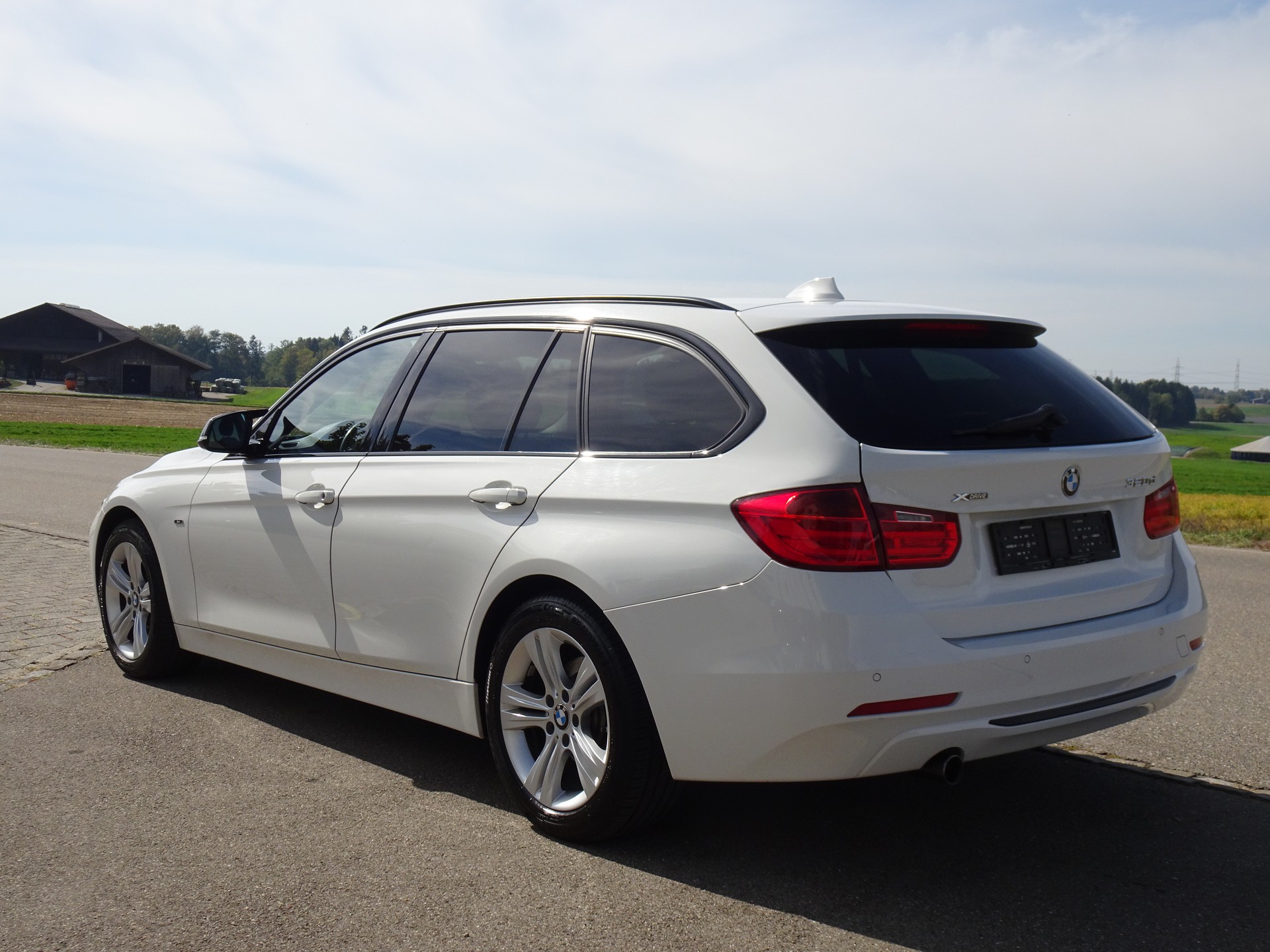 BMW 320d xDrive Touring Sport Line Steptronic-image-2