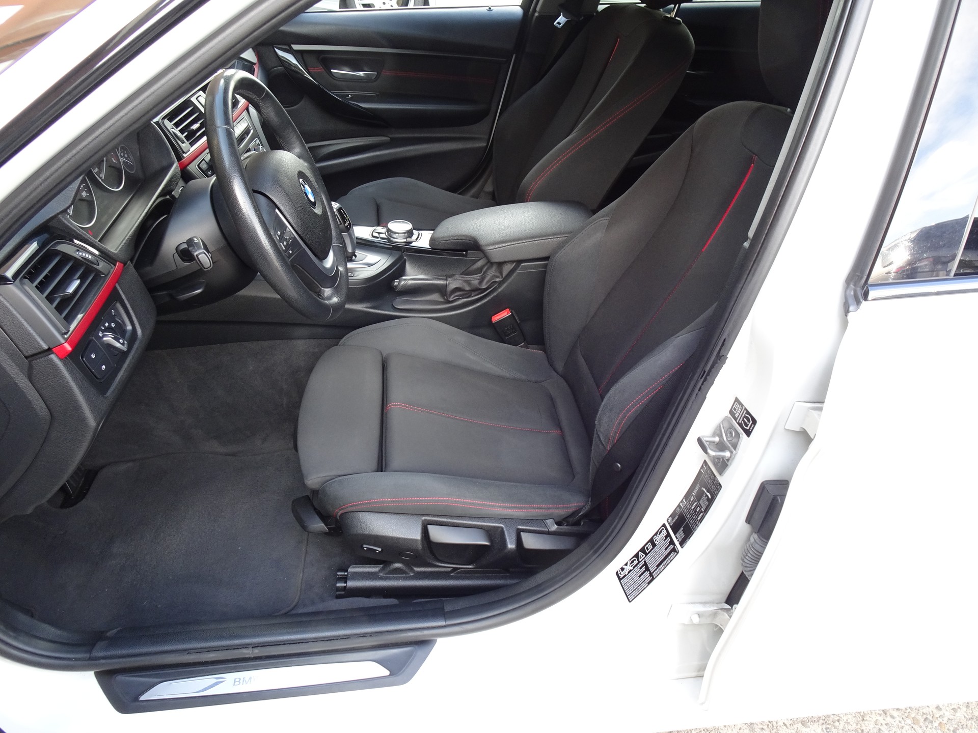 BMW 320d xDrive Touring Sport Line Steptronic-image-8