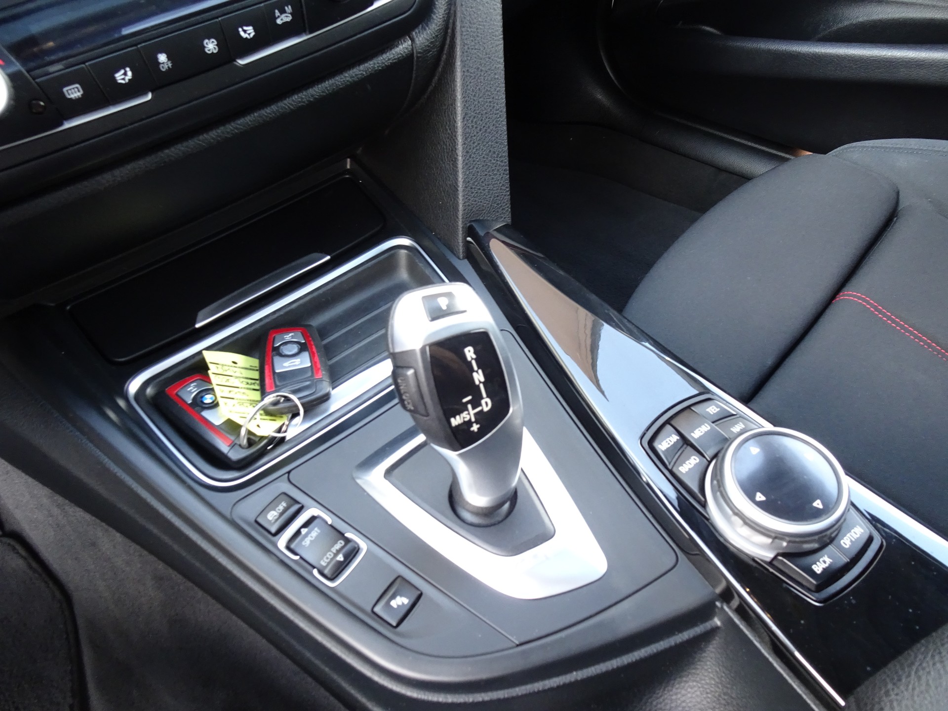 BMW 320d xDrive Touring Sport Line Steptronic-image-13