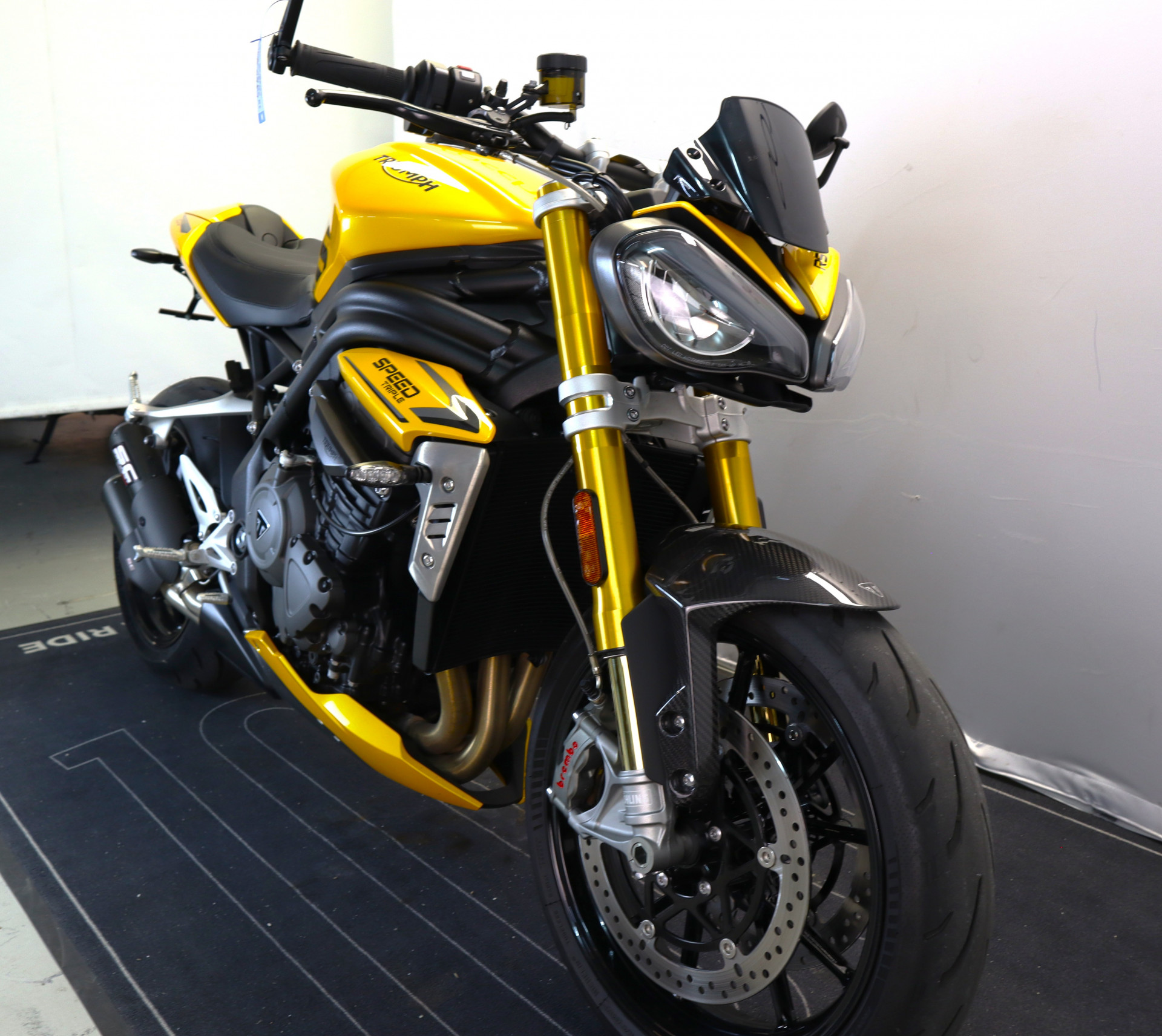 TRIUMPH Speed Triple 1200 RS-showroom-element-2