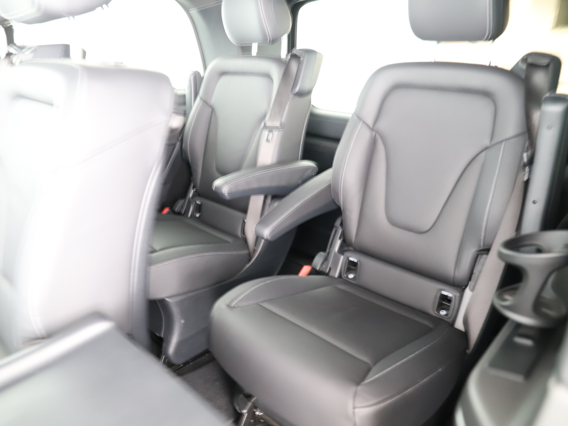 MERCEDES-BENZ V 300 d kpa. Avantg. 9G-T-image-12