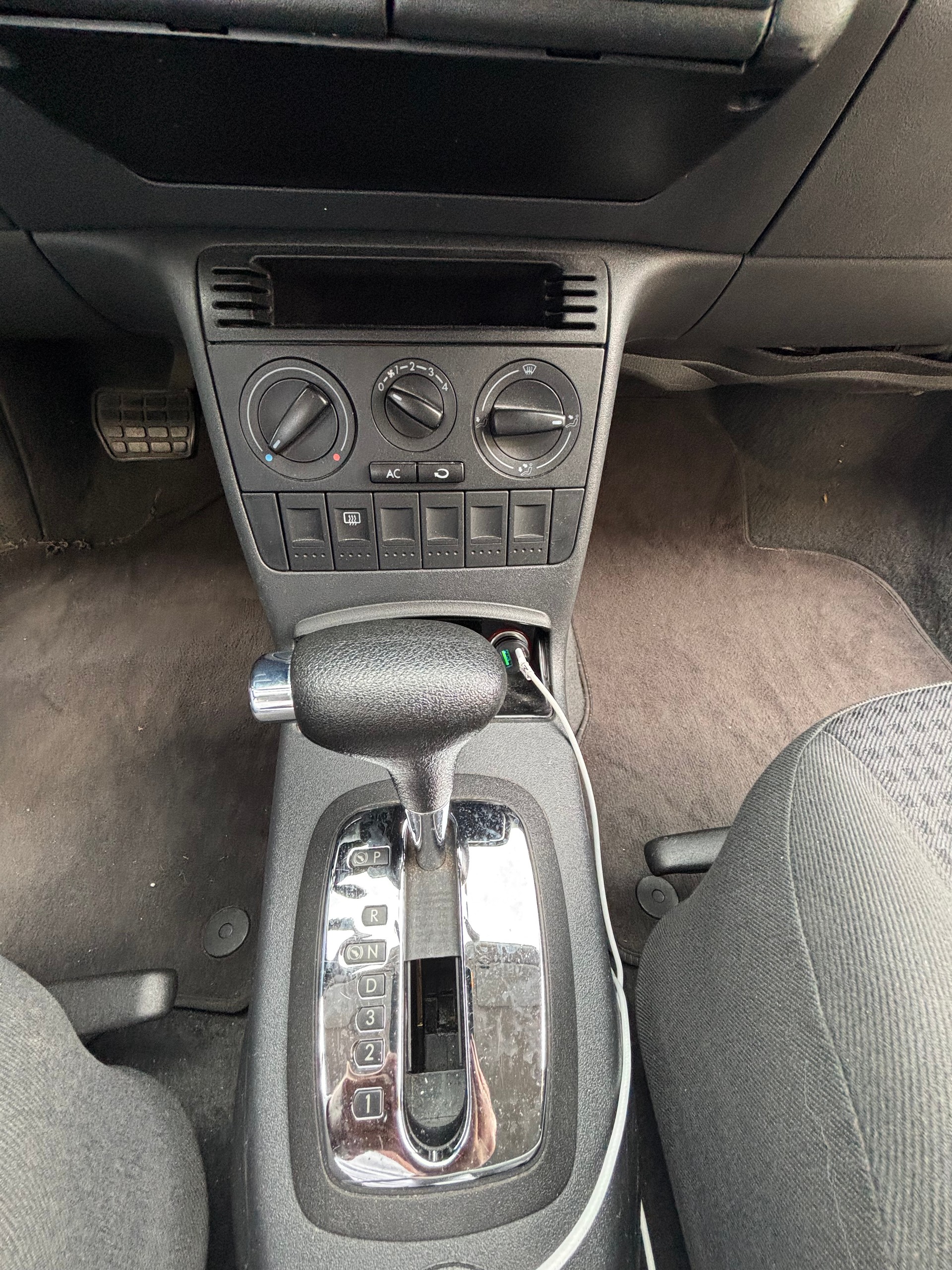 VW Polo 75-image-10
