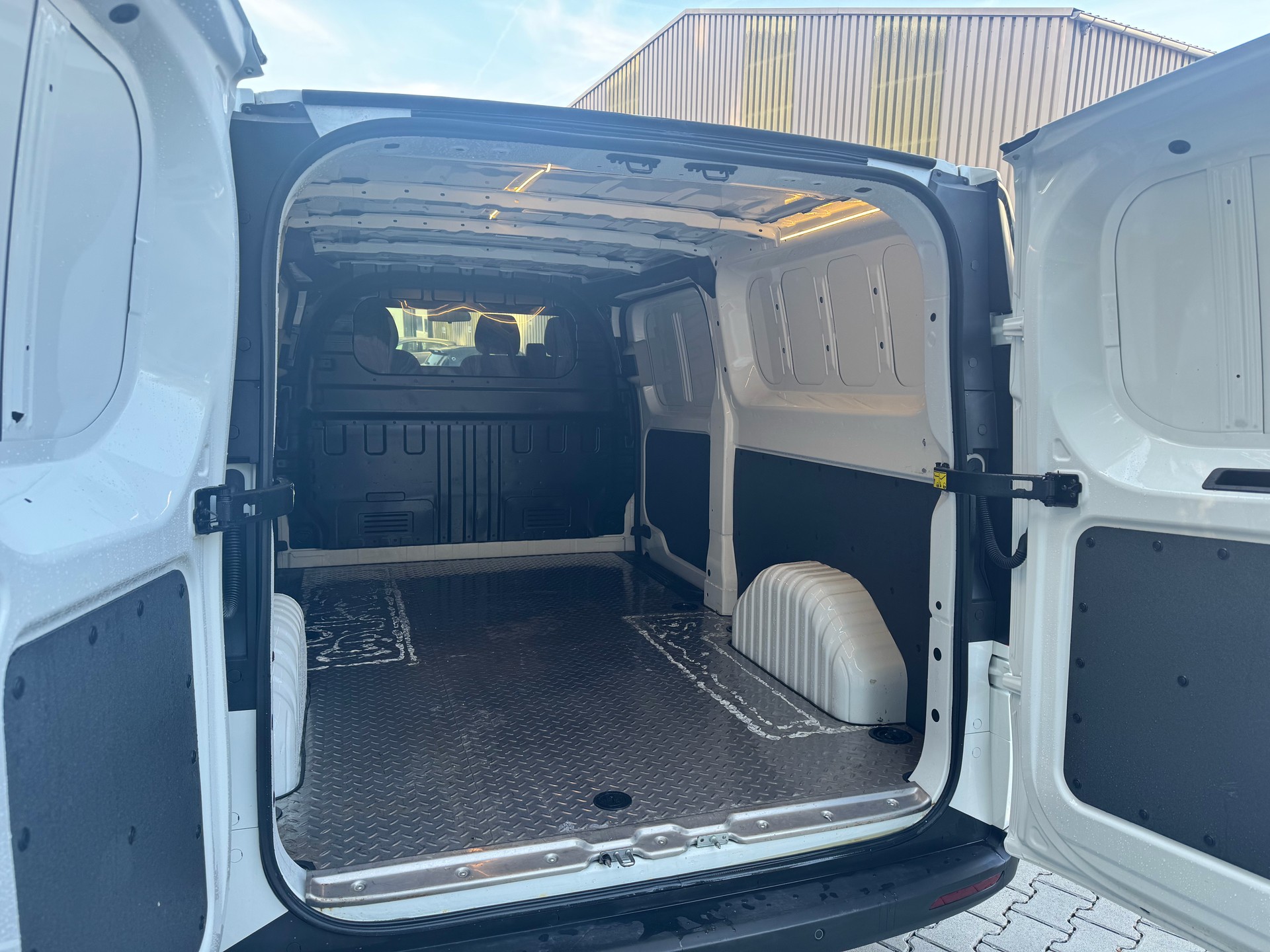MAXUS Deliver 7 2.0D L2-image-10
