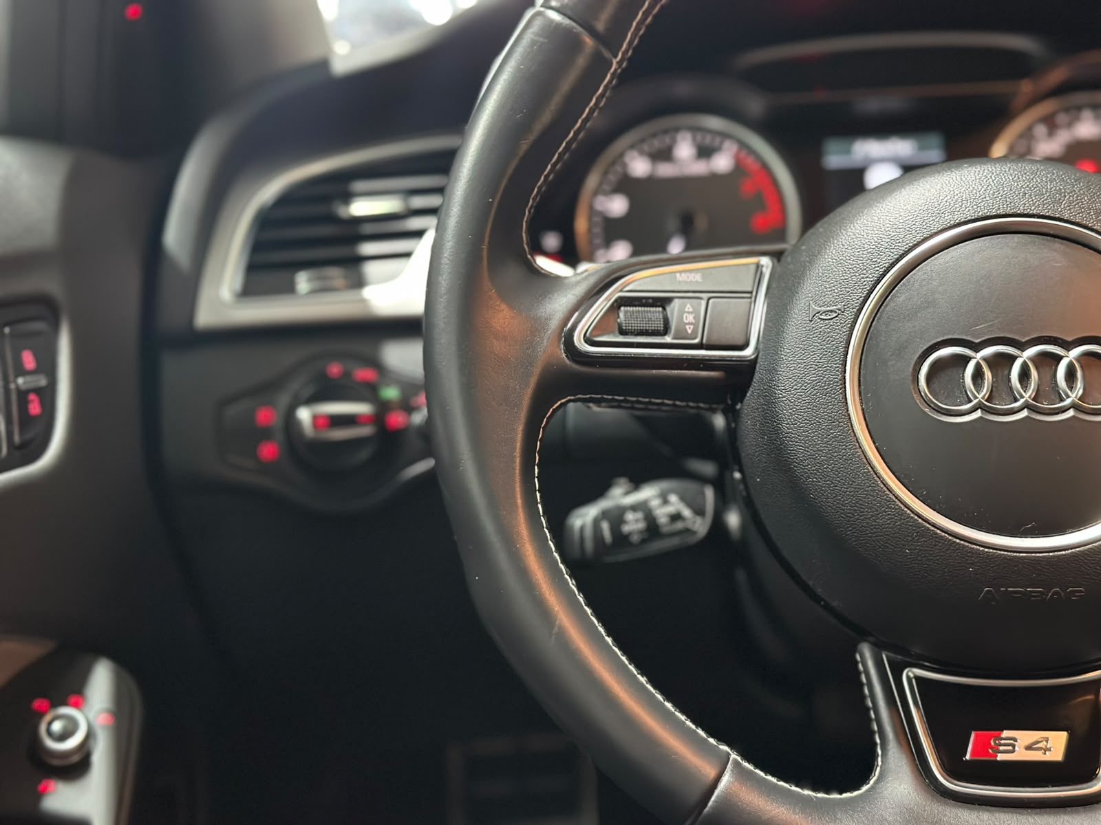 AUDI S4 Limousine 3.0 TFSI quattro S-tronic-image-14