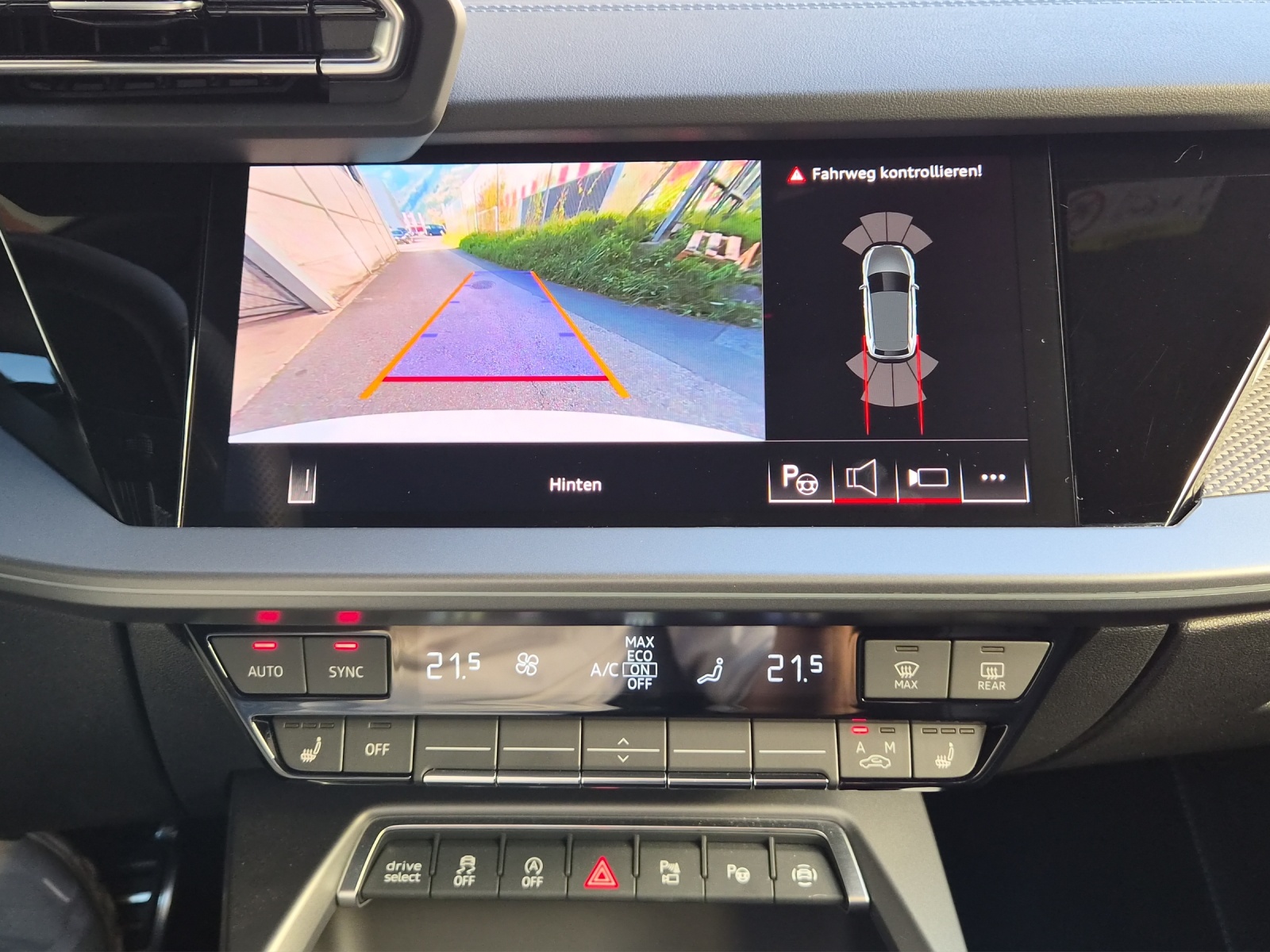 AUDI A3 Sportback 35 TFSI S line Attraction S-tronic-image-11