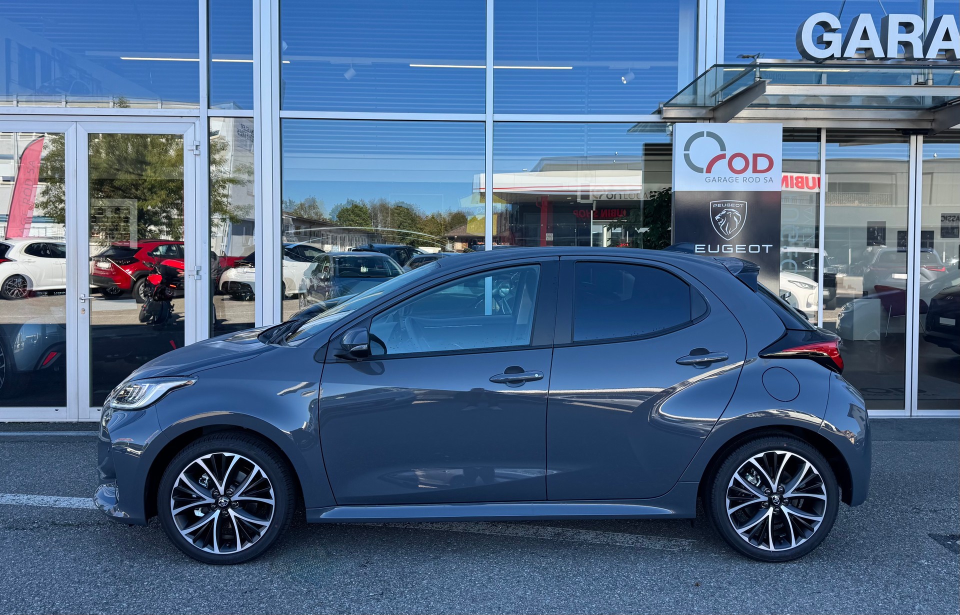 TOYOTA Yaris 1.5 Trend e-CVT-image-3
