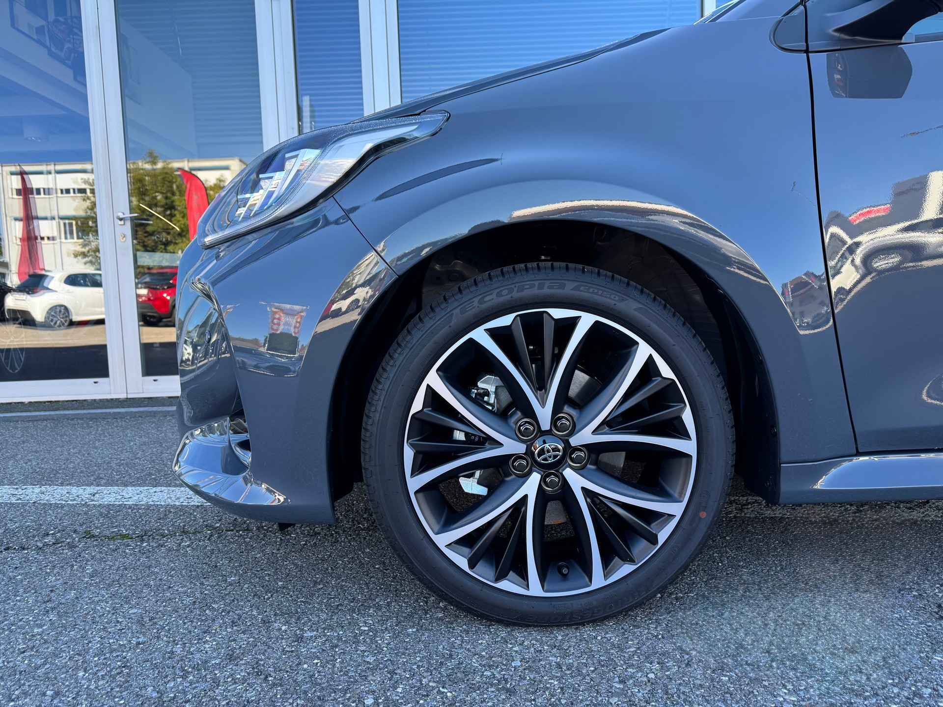 TOYOTA Yaris 1.5 Trend e-CVT-image-4