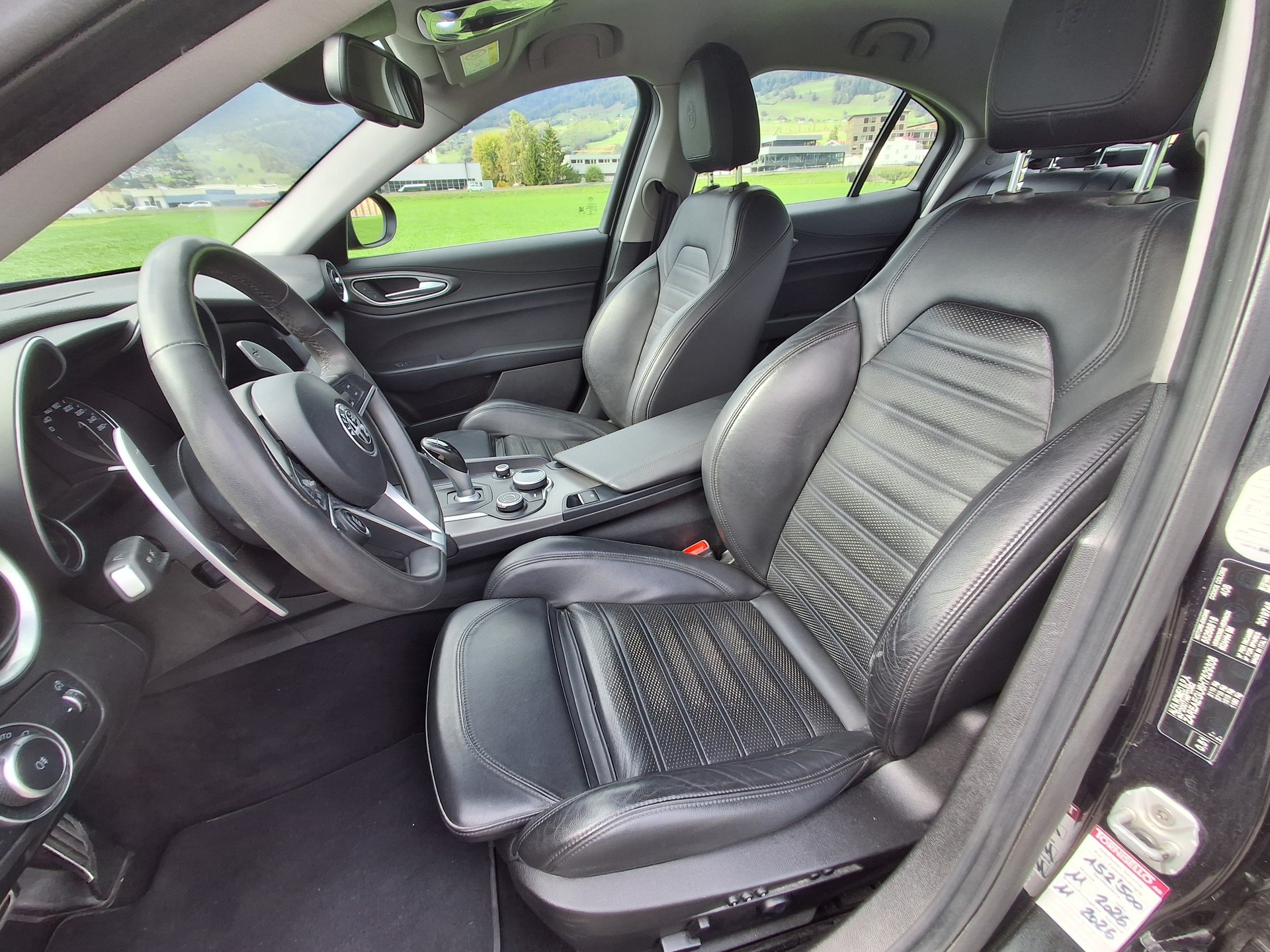 ALFA ROMEO Giulia 2.2 JTDM Veloce Q4 Automatic-image-6