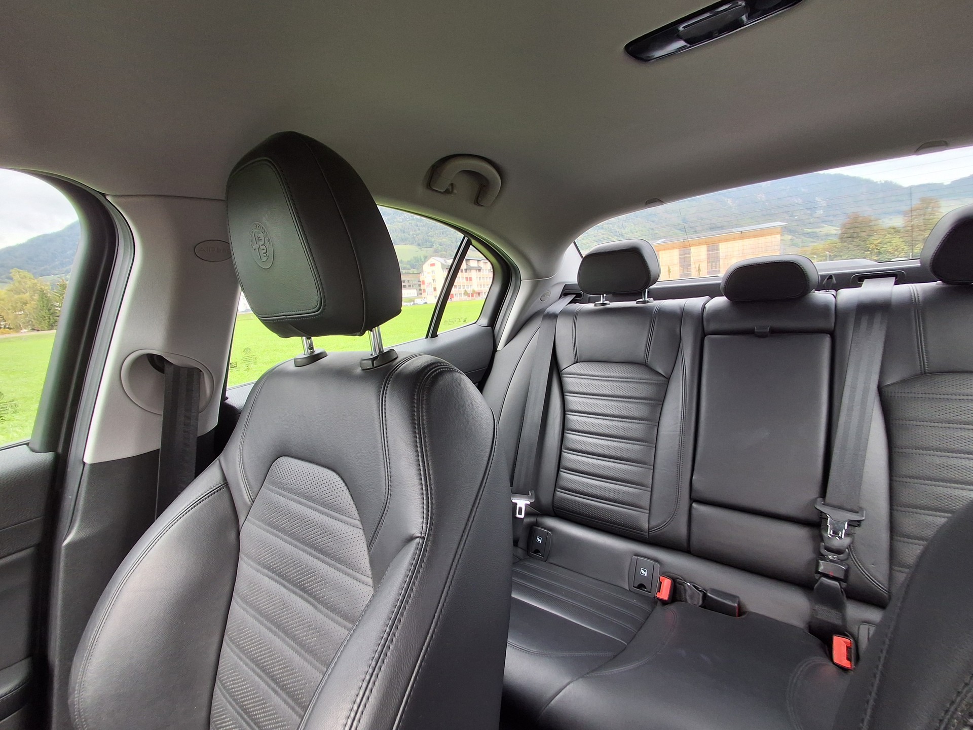 ALFA ROMEO Giulia 2.2 JTDM Veloce Q4 Automatic-image-12