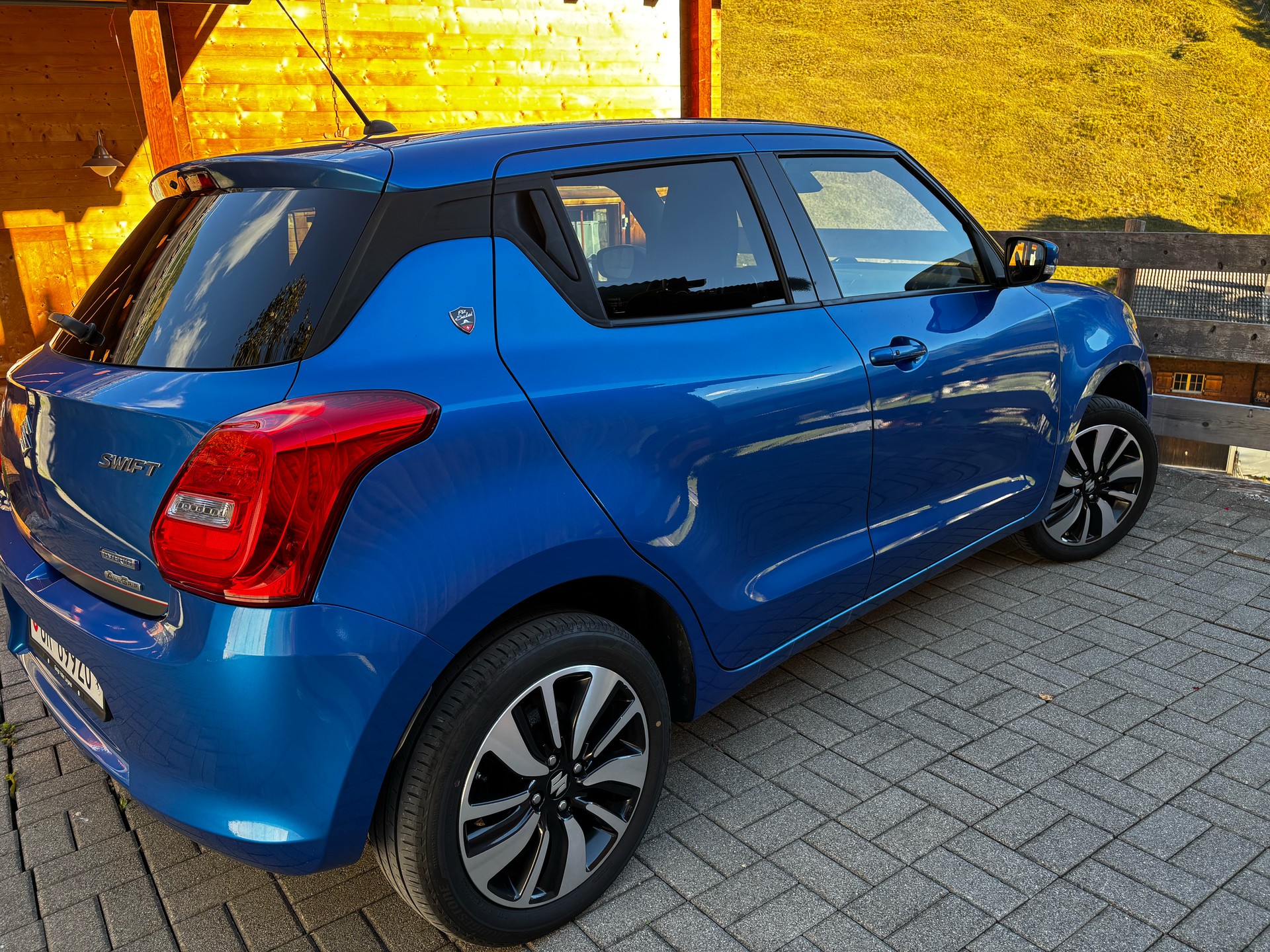 SUZUKI 1.2 Piz Sulai Top Hybrid 4x4-image-2