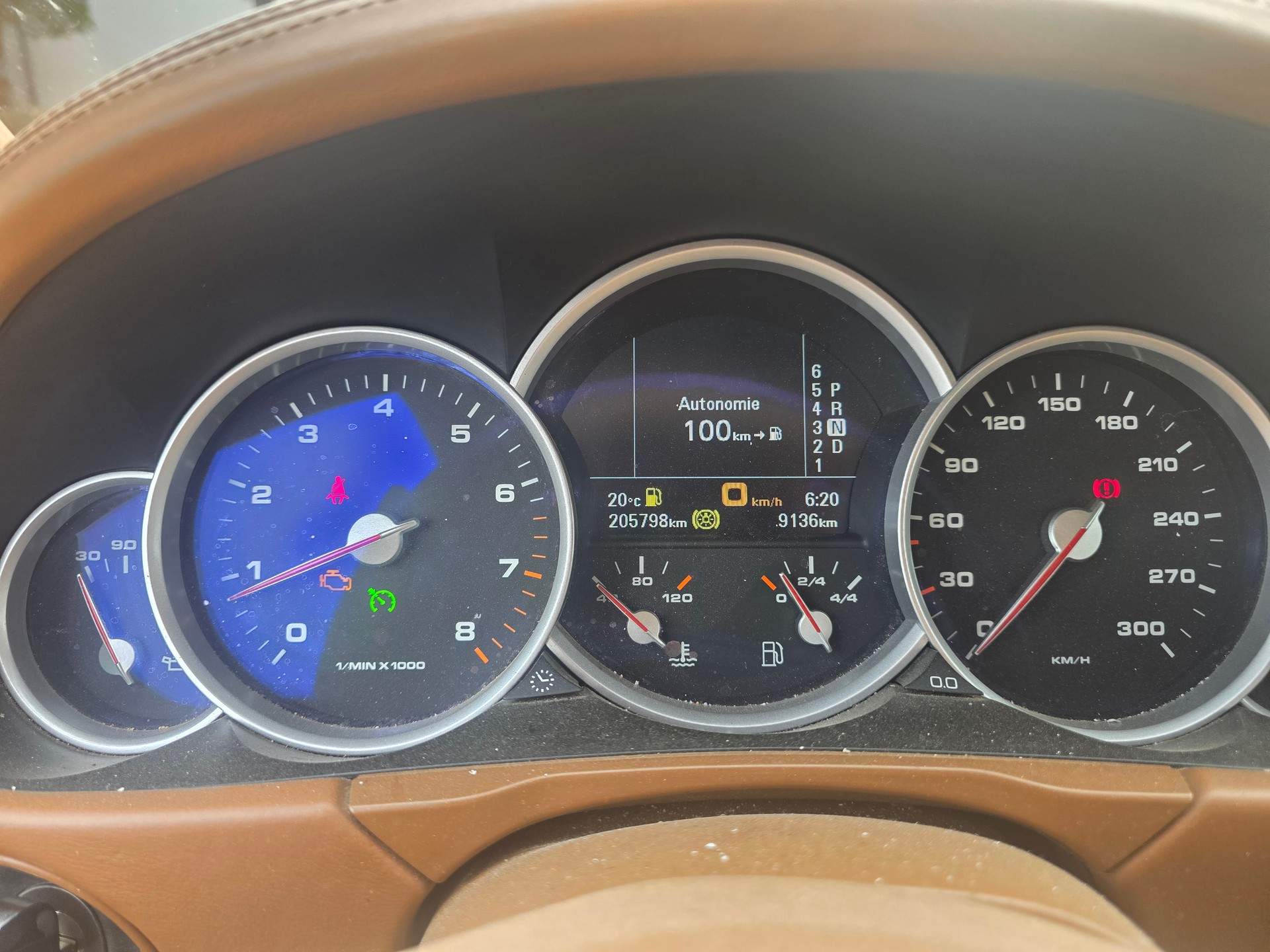 PORSCHE Cayenne Turbo-image-2