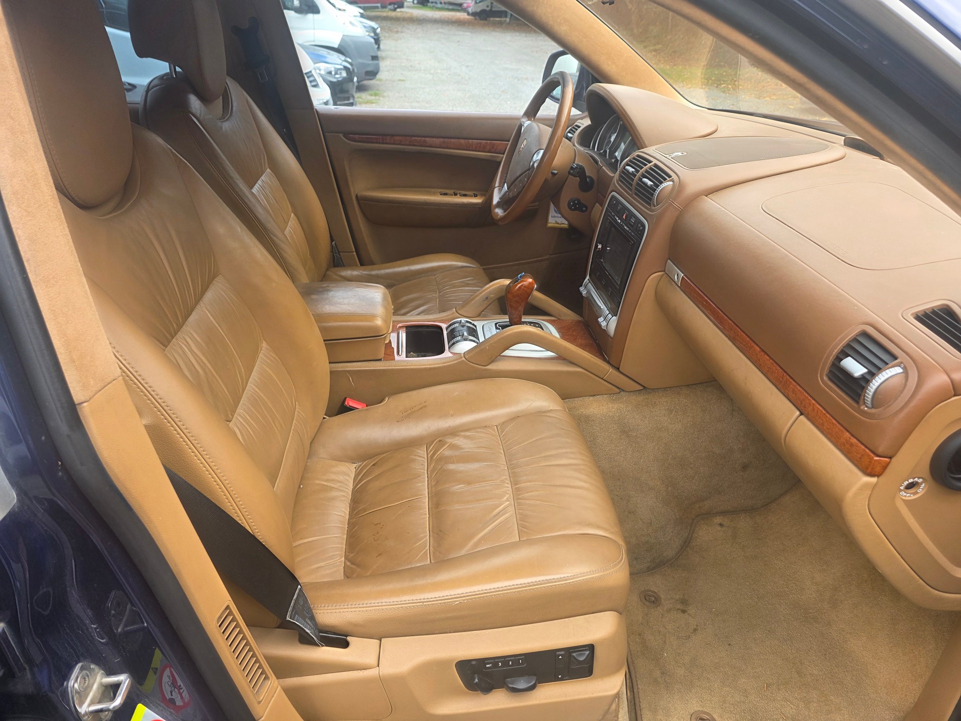 PORSCHE Cayenne Turbo-image-3