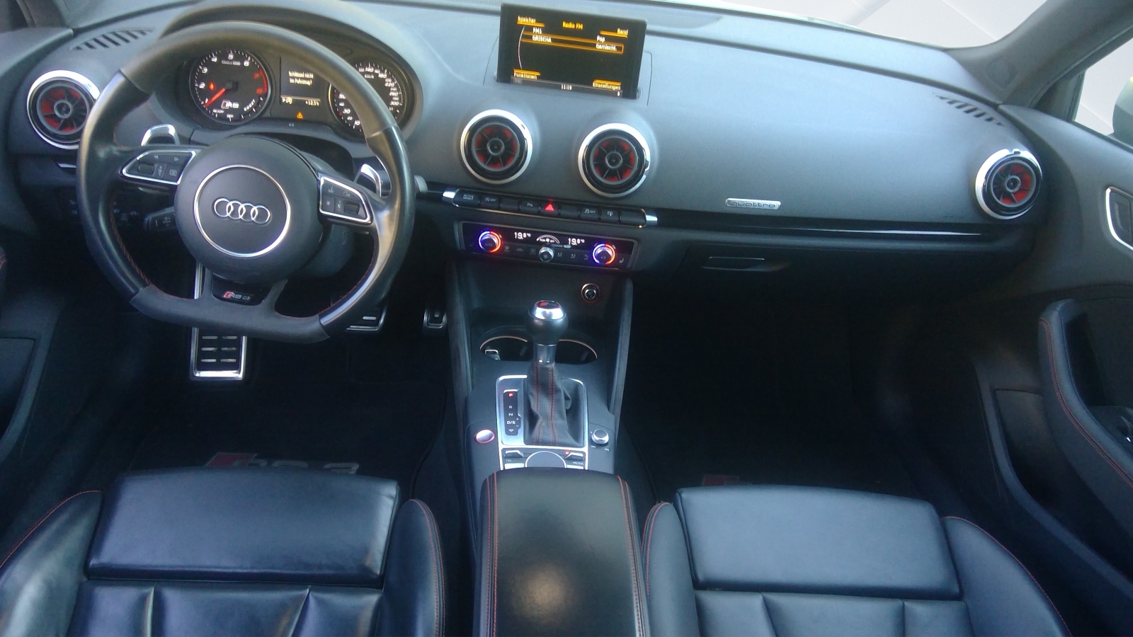 AUDI RS3 2.5 TSI quattro S-tronic-image-3