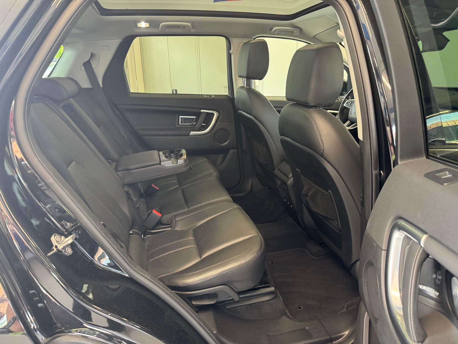 LAND ROVER Discovery Sport 2.0 TD4 HSE AT9-image-14