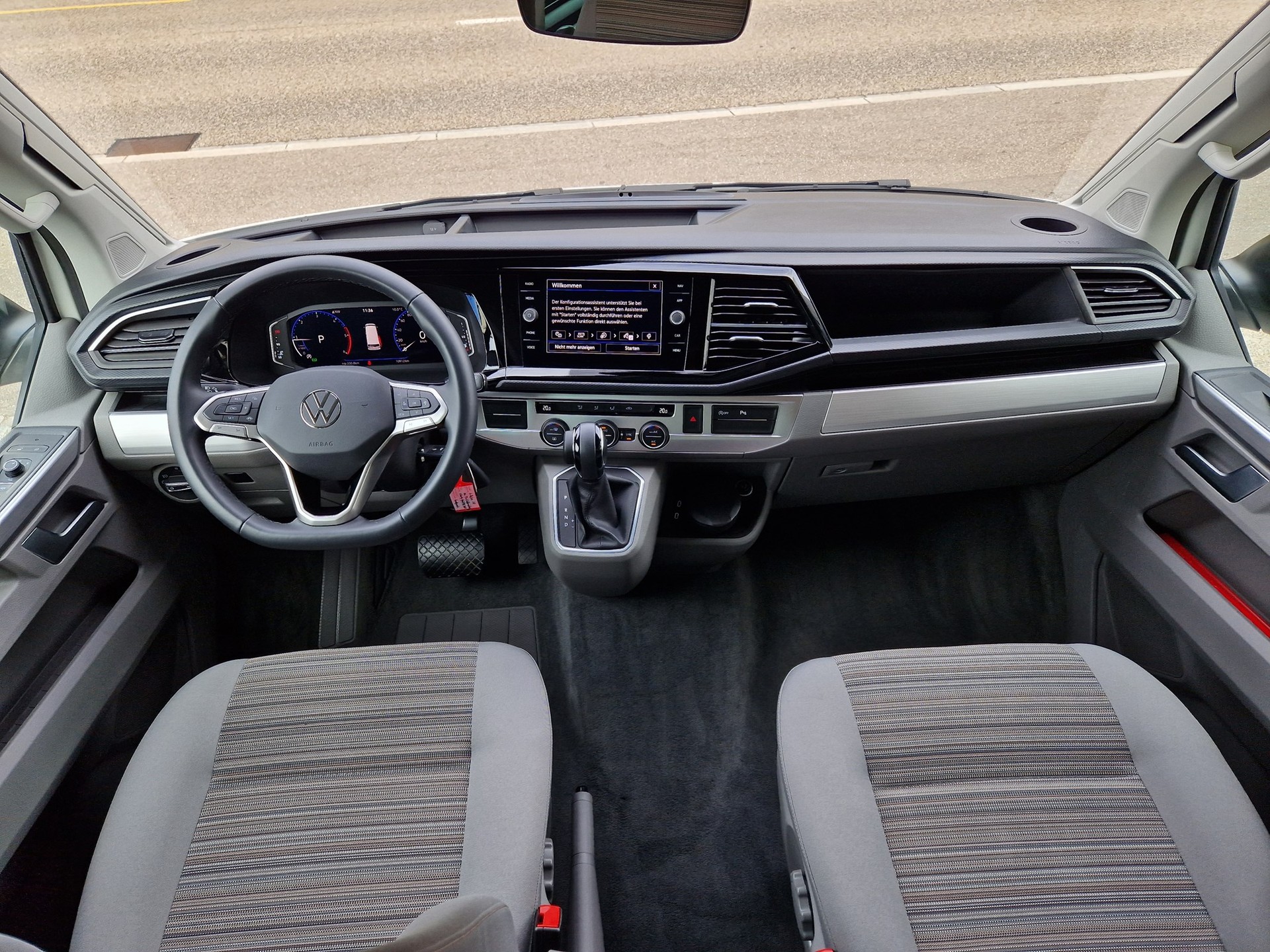 VW T6.1 California TDI Beach Liberty Spirit DSG7-image-5