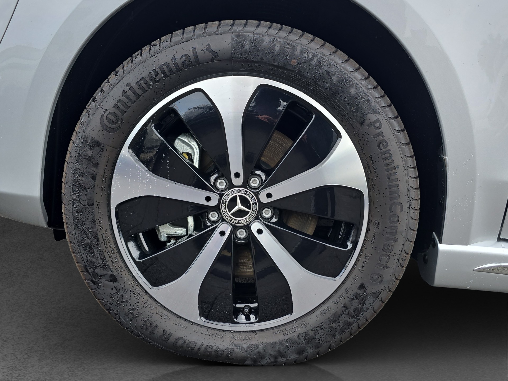 MERCEDES-BENZ EQV 300 lang-image-12
