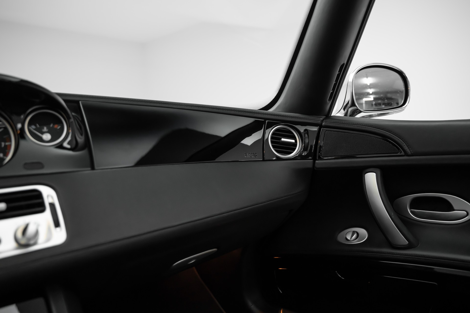 BMW Z8 Roadster-image-23
