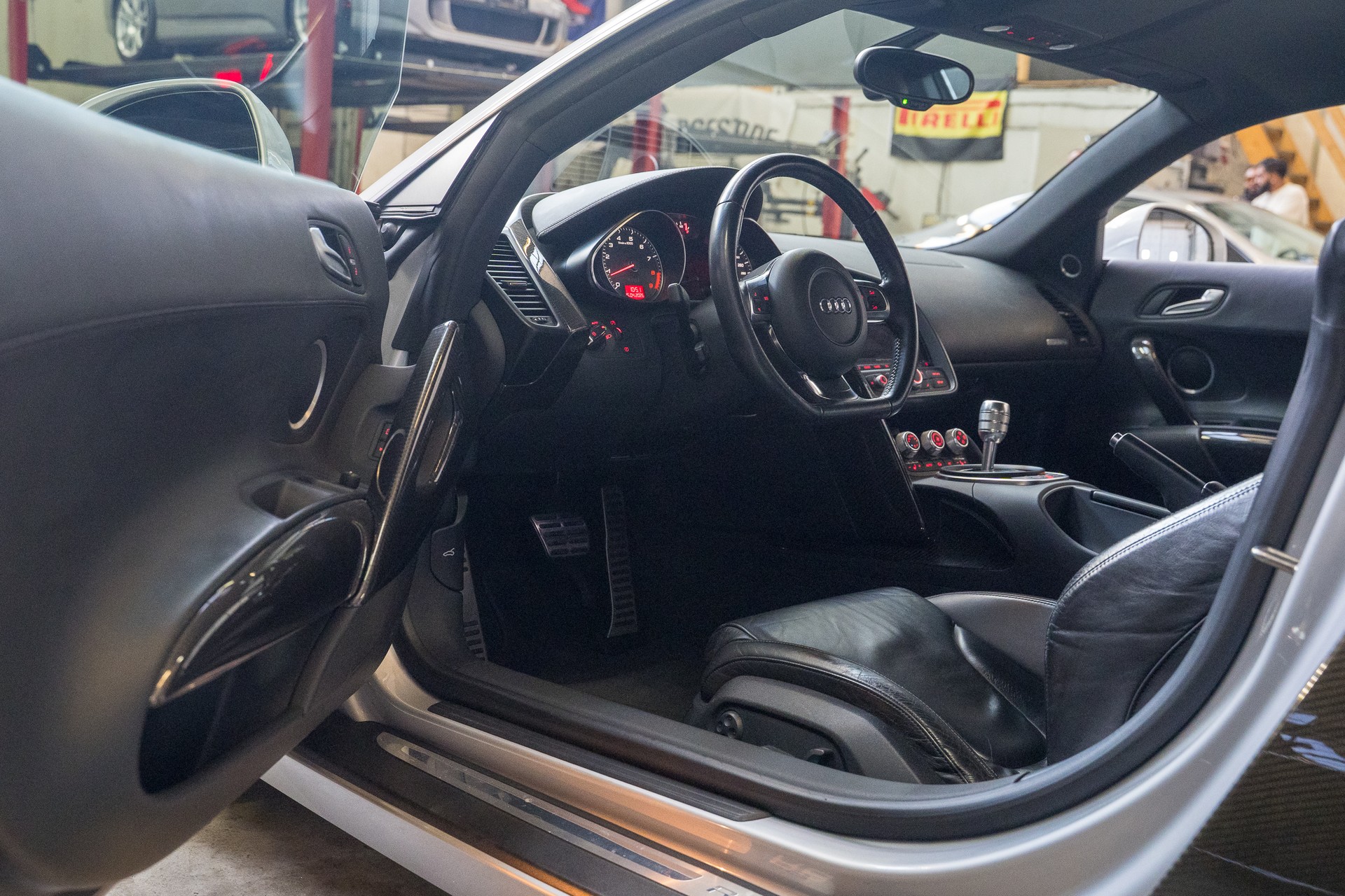 AUDI R8 Coupé 4.2 * Carbon Paket *-image-9