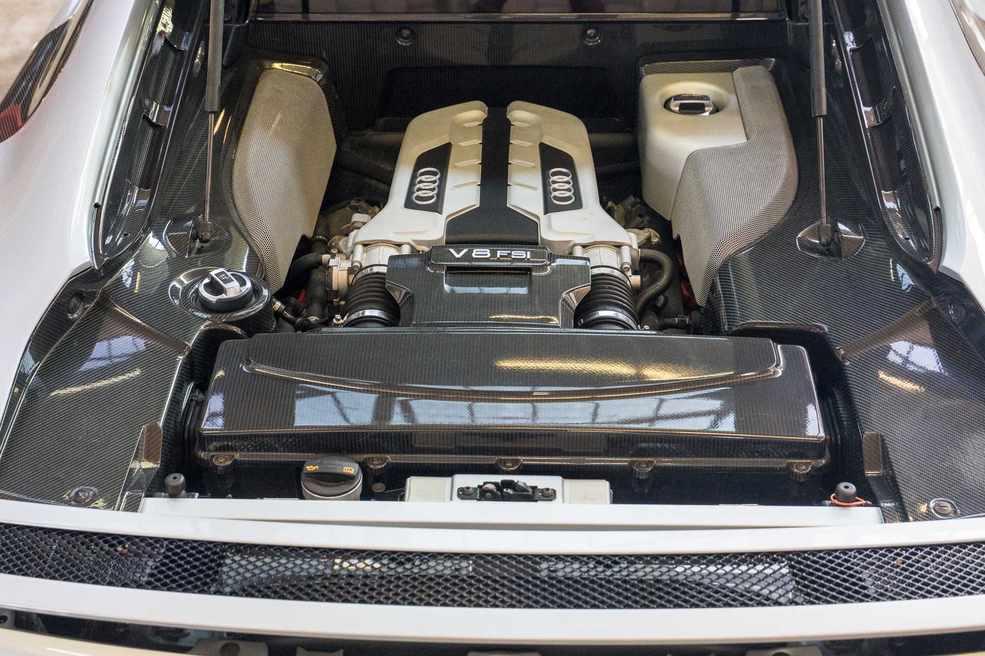 AUDI R8 Coupé 4.2 * Carbon Paket *-image-14