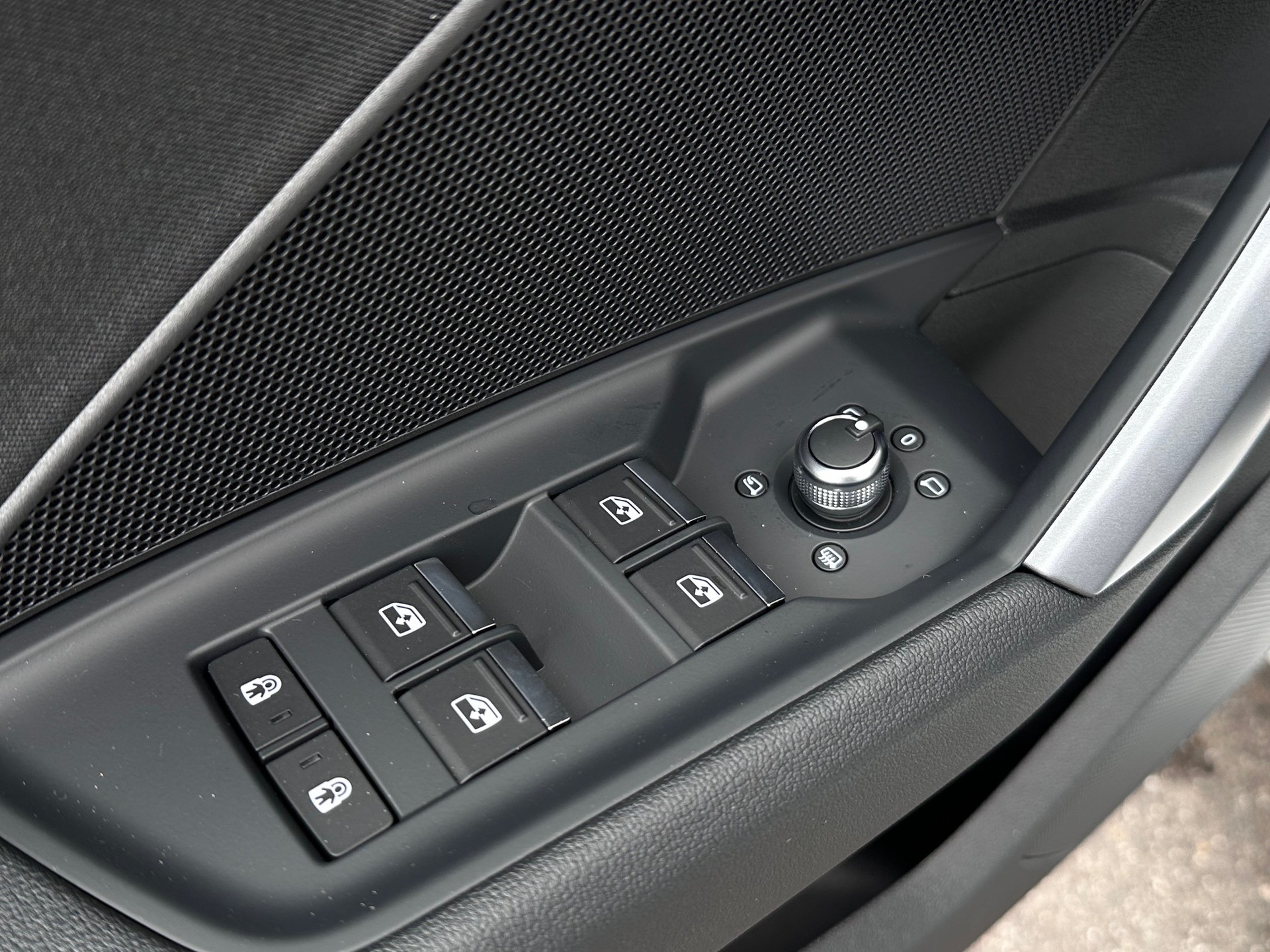 AUDI A3 Sportback 40 TFSI e advanced S-tronic-image-12